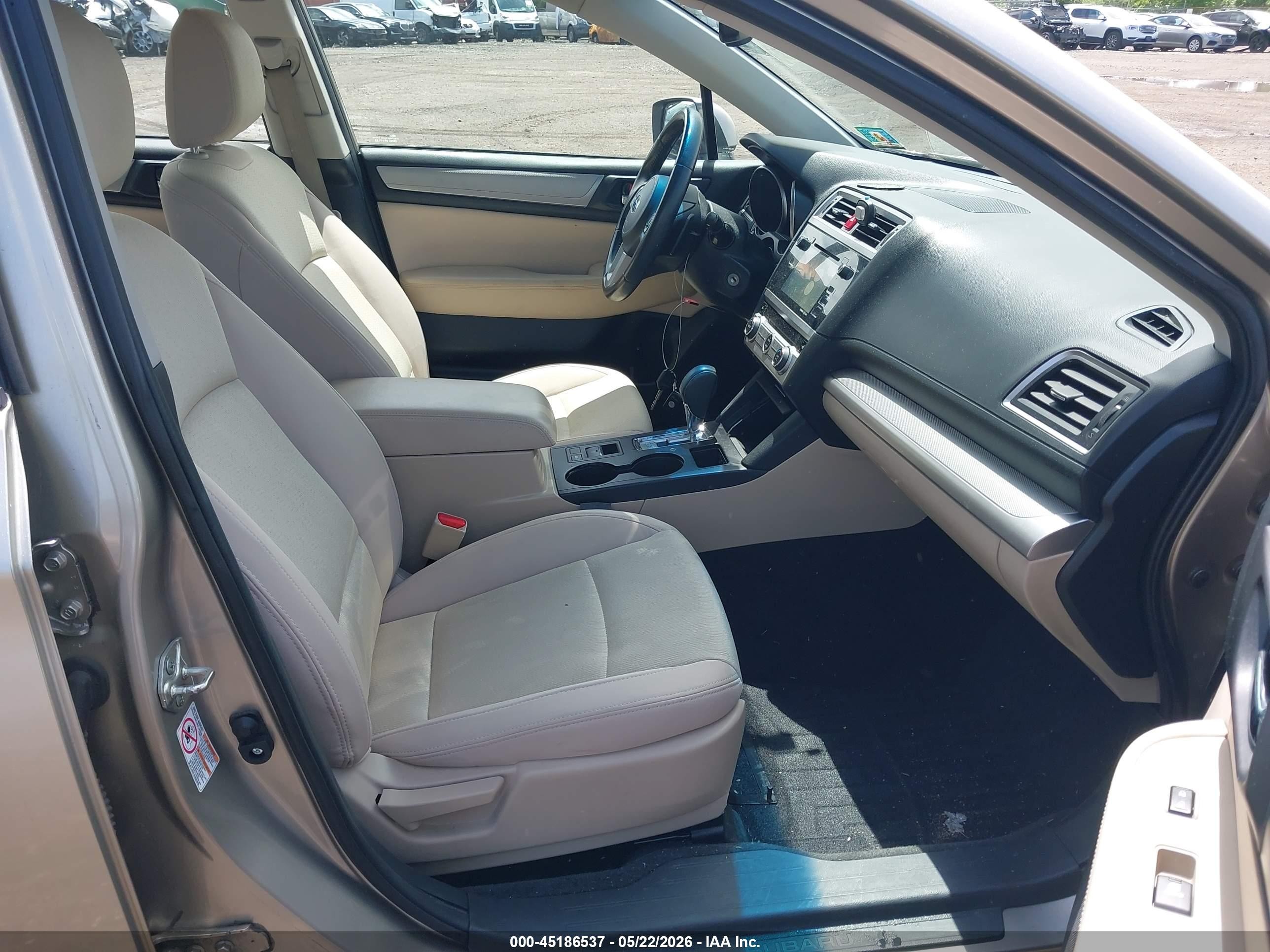 2015 Subaru Legacy 2.5i Premium Beige vin: 4S3BNAC66F3006375