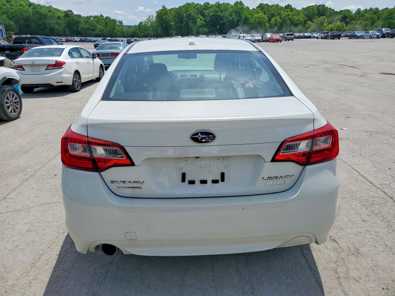 2015 Subaru Legacy 2.5i Premium White vin: 4S3BNAC69F3033845