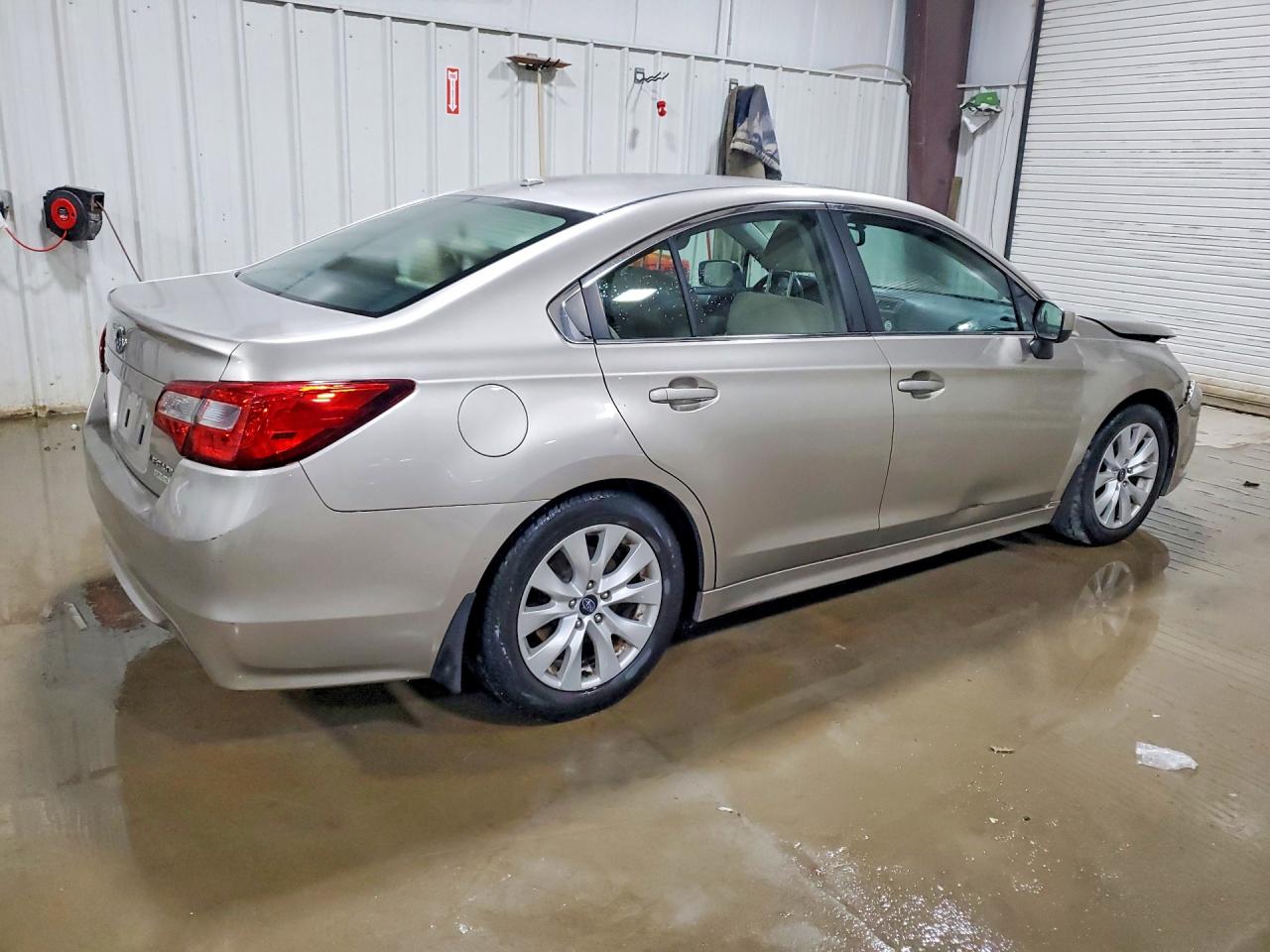 2015 Subaru Legacy 2.5i Premium Silver vin: 4S3BNAD61F3064733