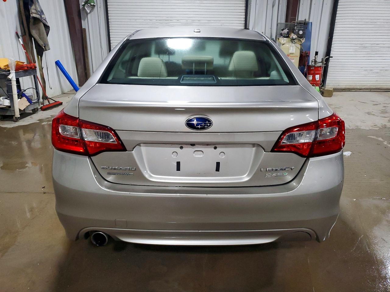 2015 Subaru Legacy 2.5i Premium Silver vin: 4S3BNAD61F3064733