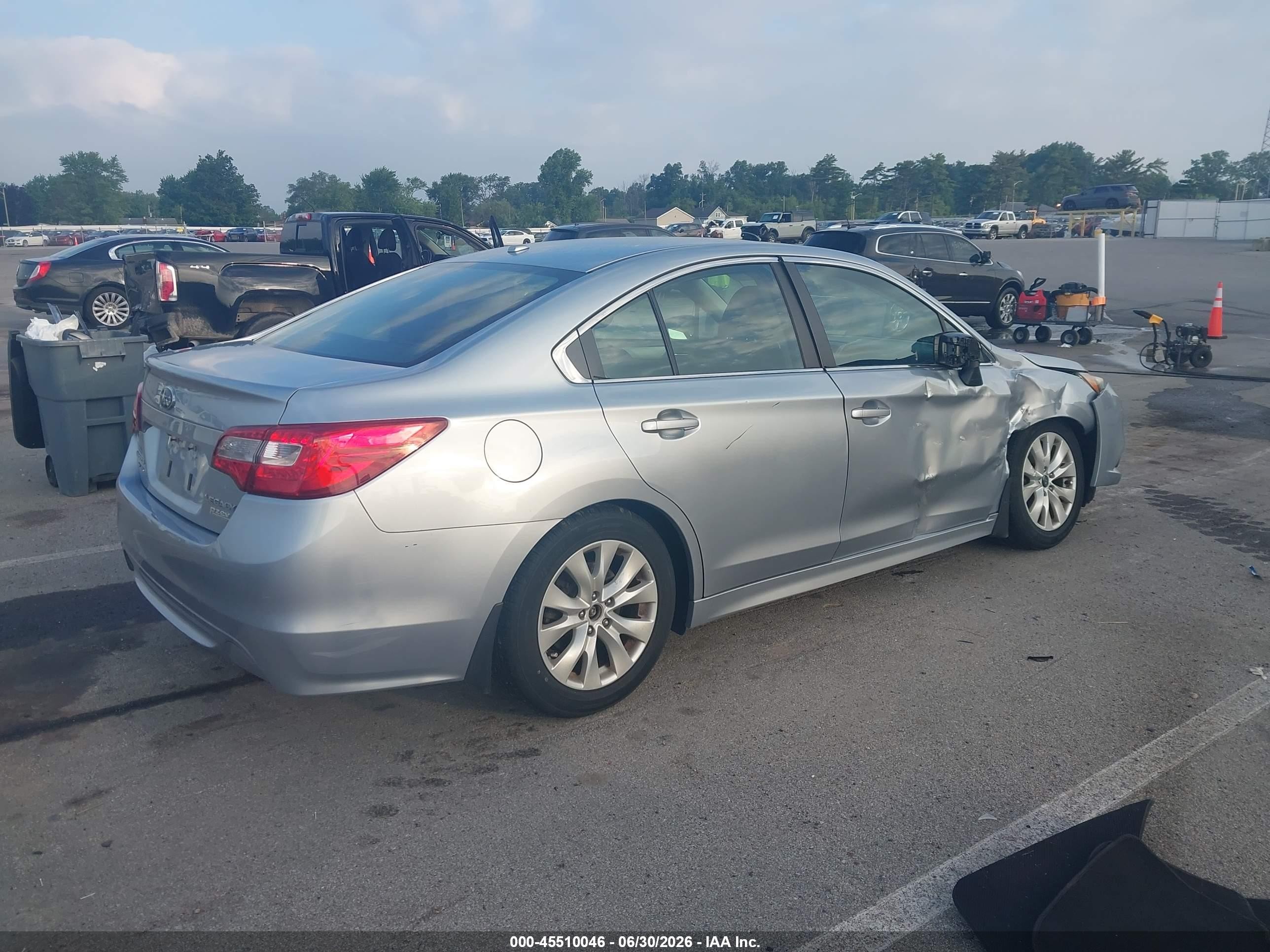 2015 Subaru Legacy 2.5i Premium Silver vin: 4S3BNAD63F3031183