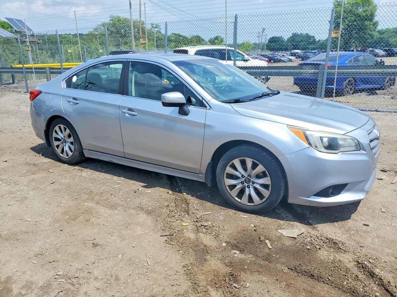 2015 Subaru Legacy 2.5i Premium Silver vin: 4S3BNAD68F3068441