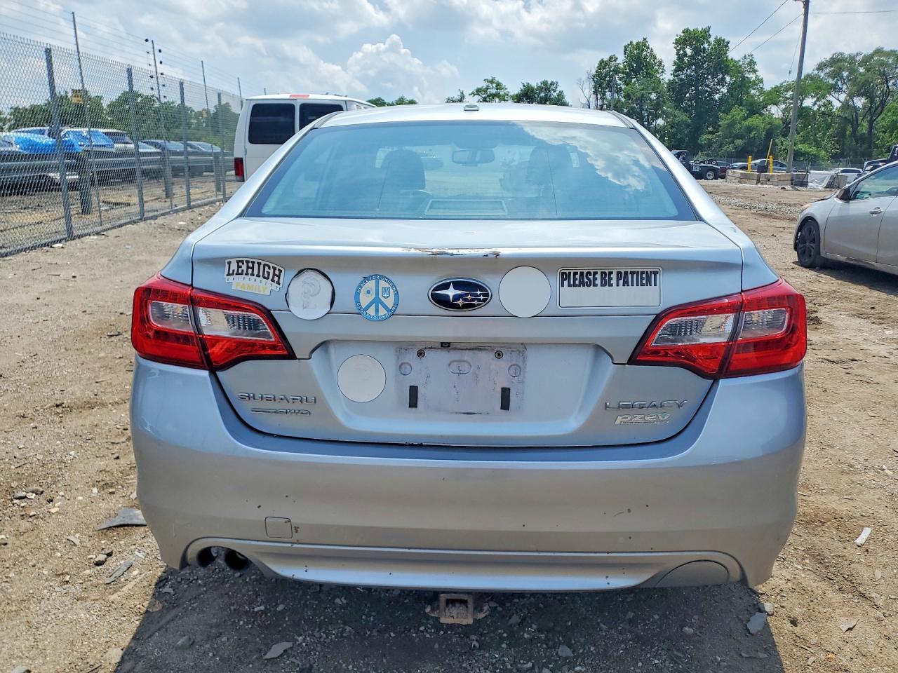 2015 Subaru Legacy 2.5i Premium Silver vin: 4S3BNAD68F3068441
