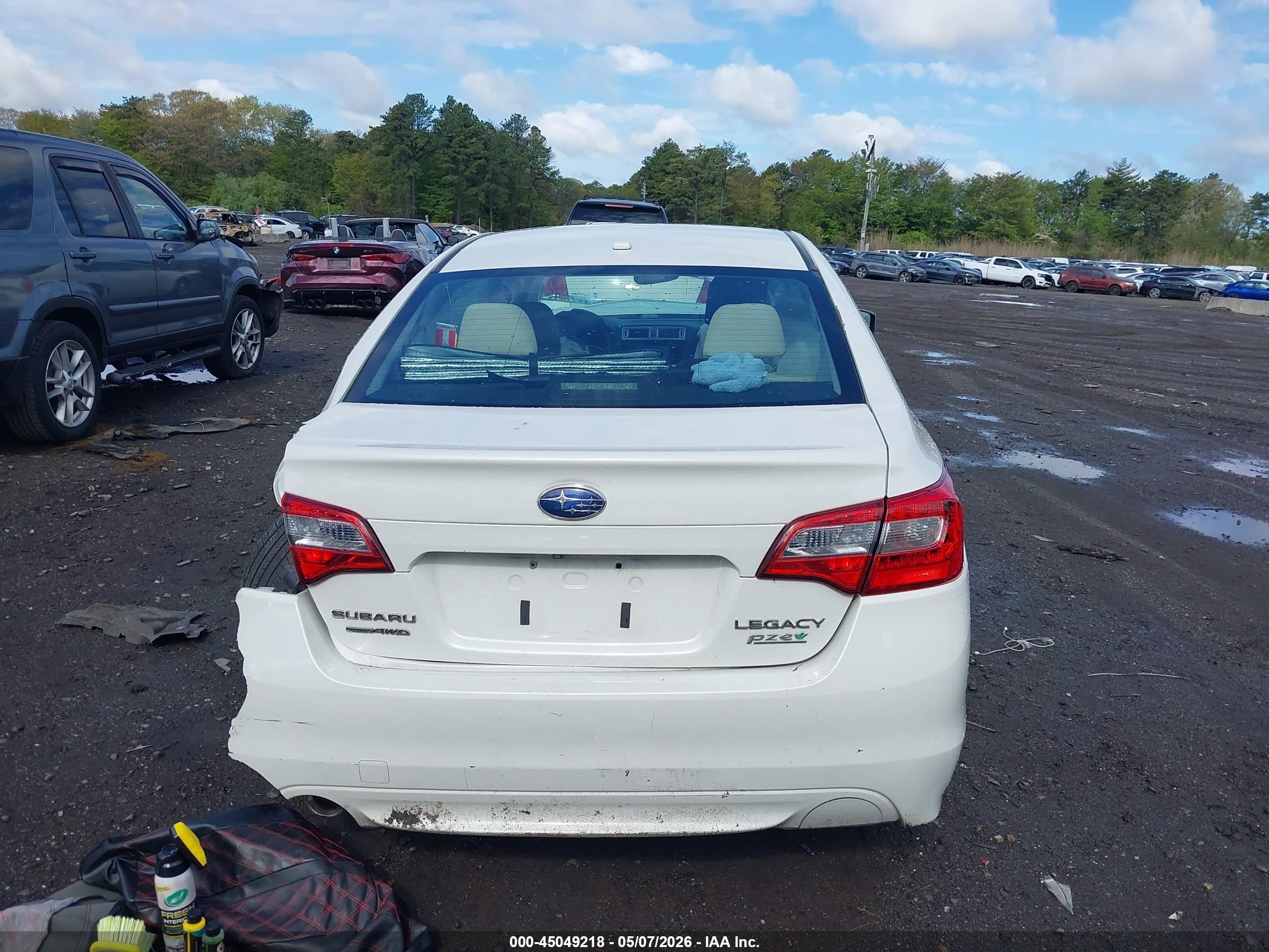 2015 Subaru Legacy 2.5i Premium White vin: 4S3BNAE65F3019678