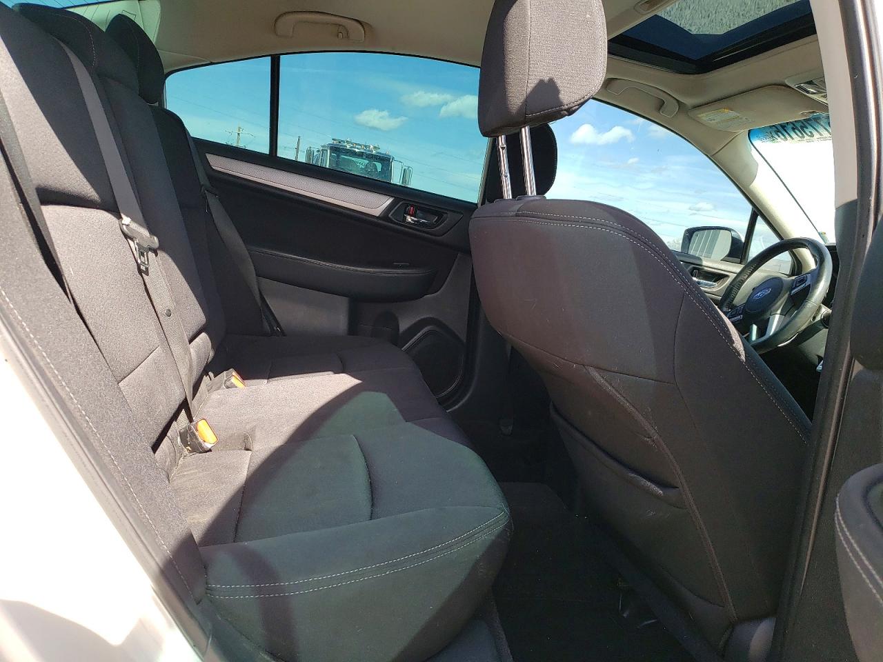 2015 Subaru Legacy 2.5i Premium White vin: 4S3BNAE68F3034000