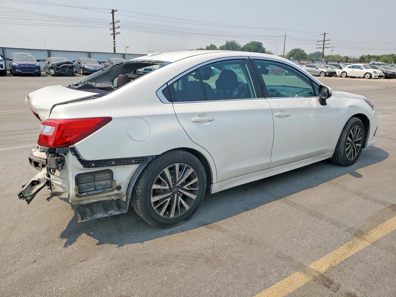2018 Subaru Legacy 2.5i Premium White vin: 4S3BNAF61J3022410
