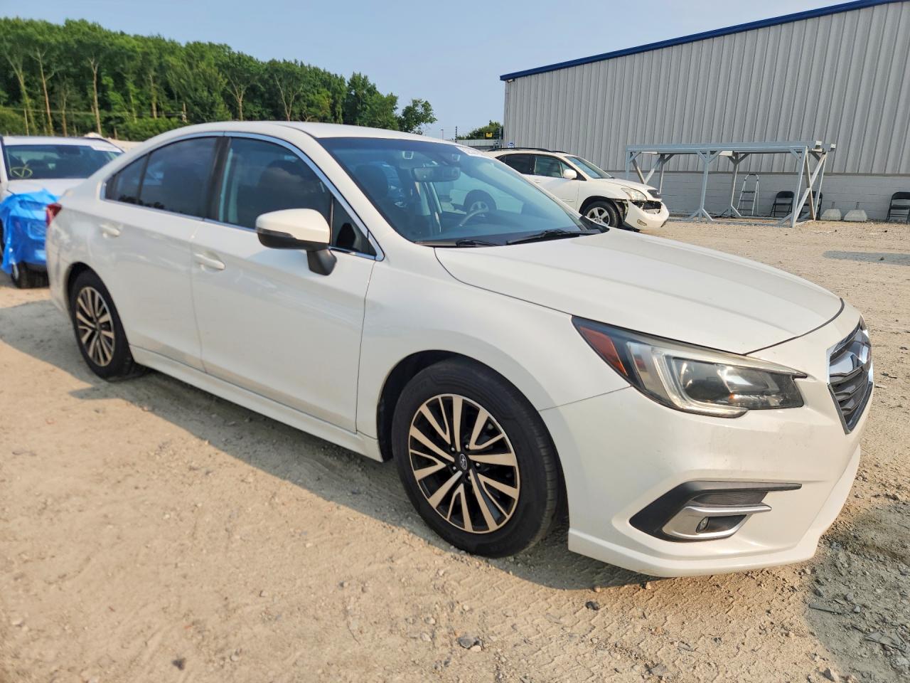 2019 Subaru Legacy 2.5i Premium Белый vin: 4S3BNAF62K3039914