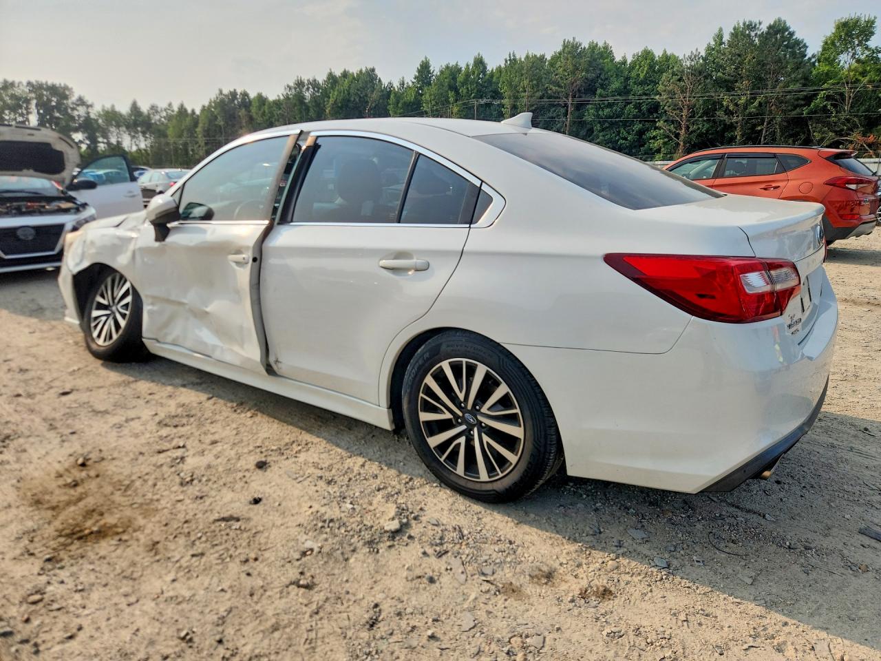 2019 Subaru Legacy 2.5i Premium Белый vin: 4S3BNAF62K3039914