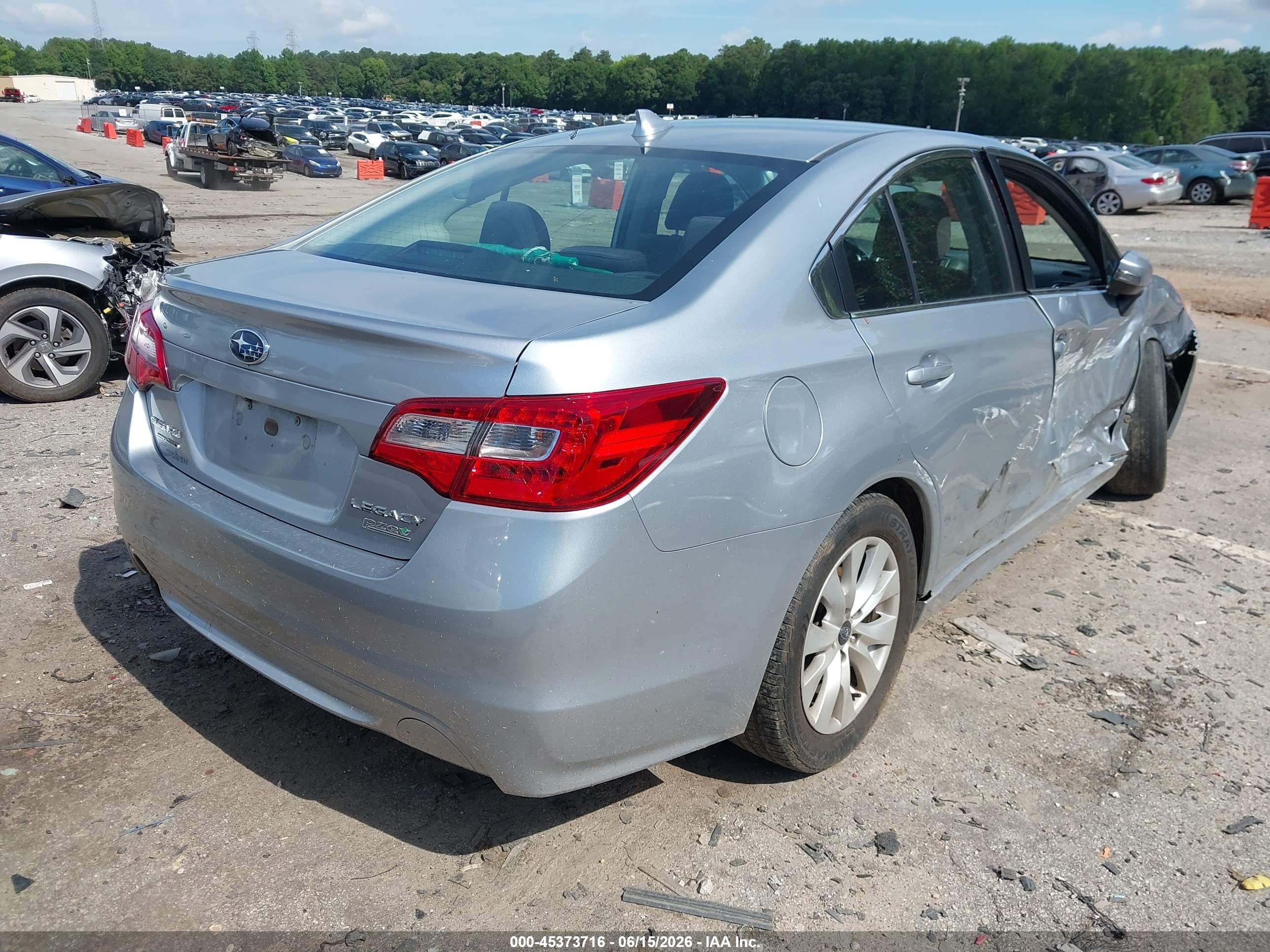 2016 Subaru Legacy 2.5i Premium Серебряный vin: 4S3BNAF64G3032602