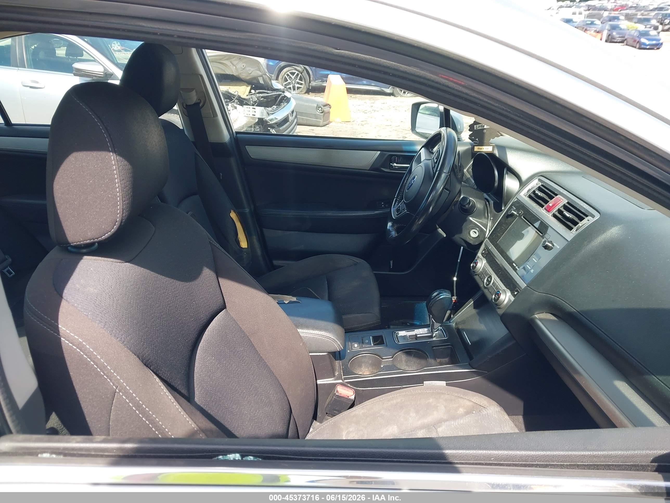2016 Subaru Legacy 2.5i Premium Серебряный vin: 4S3BNAF64G3032602