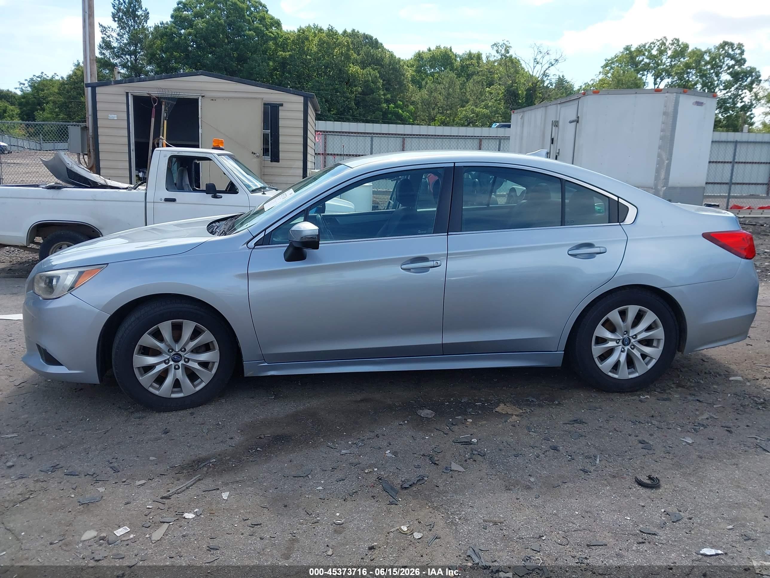 2016 Subaru Legacy 2.5i Premium Серебряный vin: 4S3BNAF64G3032602