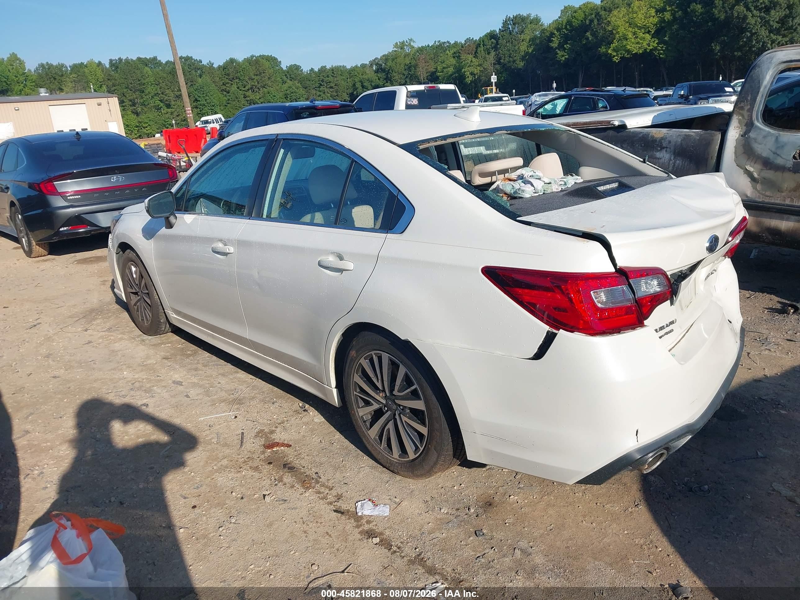 2018 Subaru Legacy 2.5i Premium White vin: 4S3BNAF64J3004838
