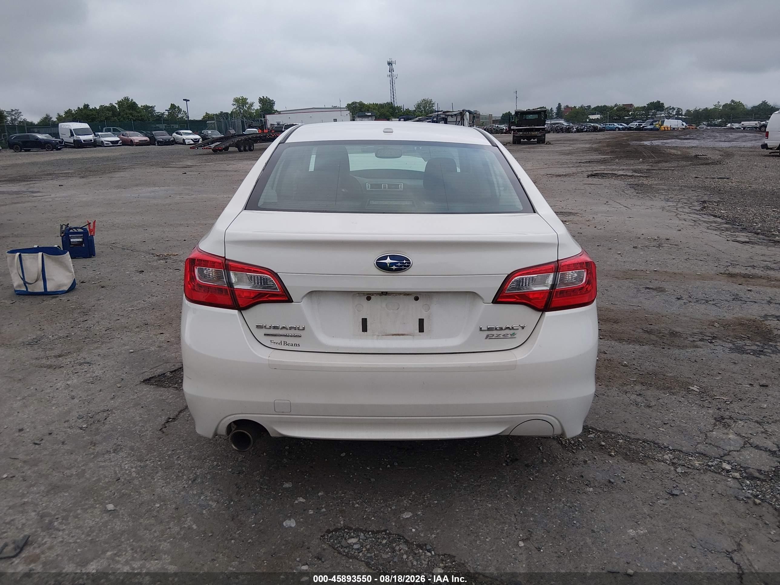 2015 Subaru Legacy 2.5i Premium Белый vin: 4S3BNAF69F3060796