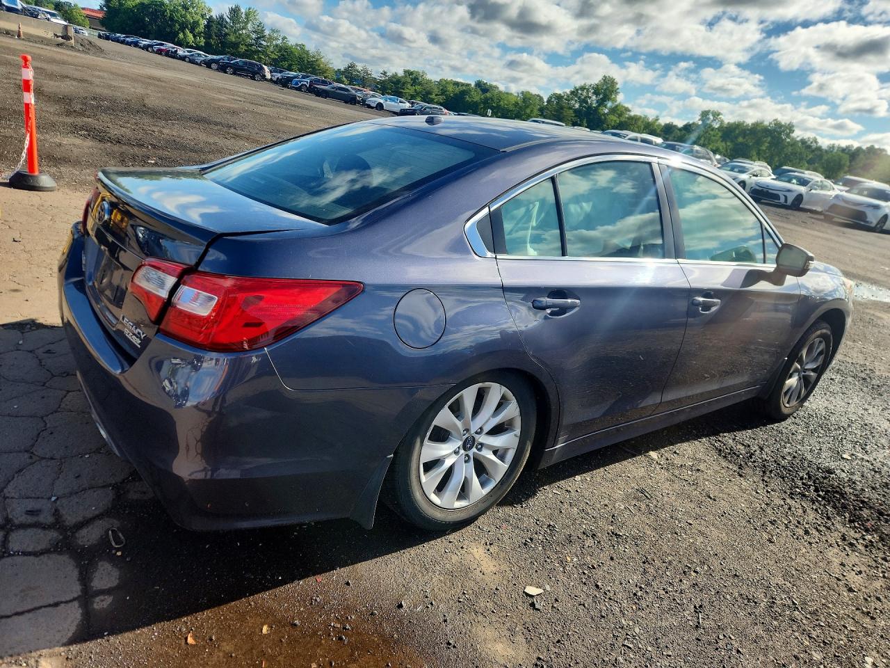 2015 Subaru Legacy 2.5i Premium Gray vin: 4S3BNAH61F3044900