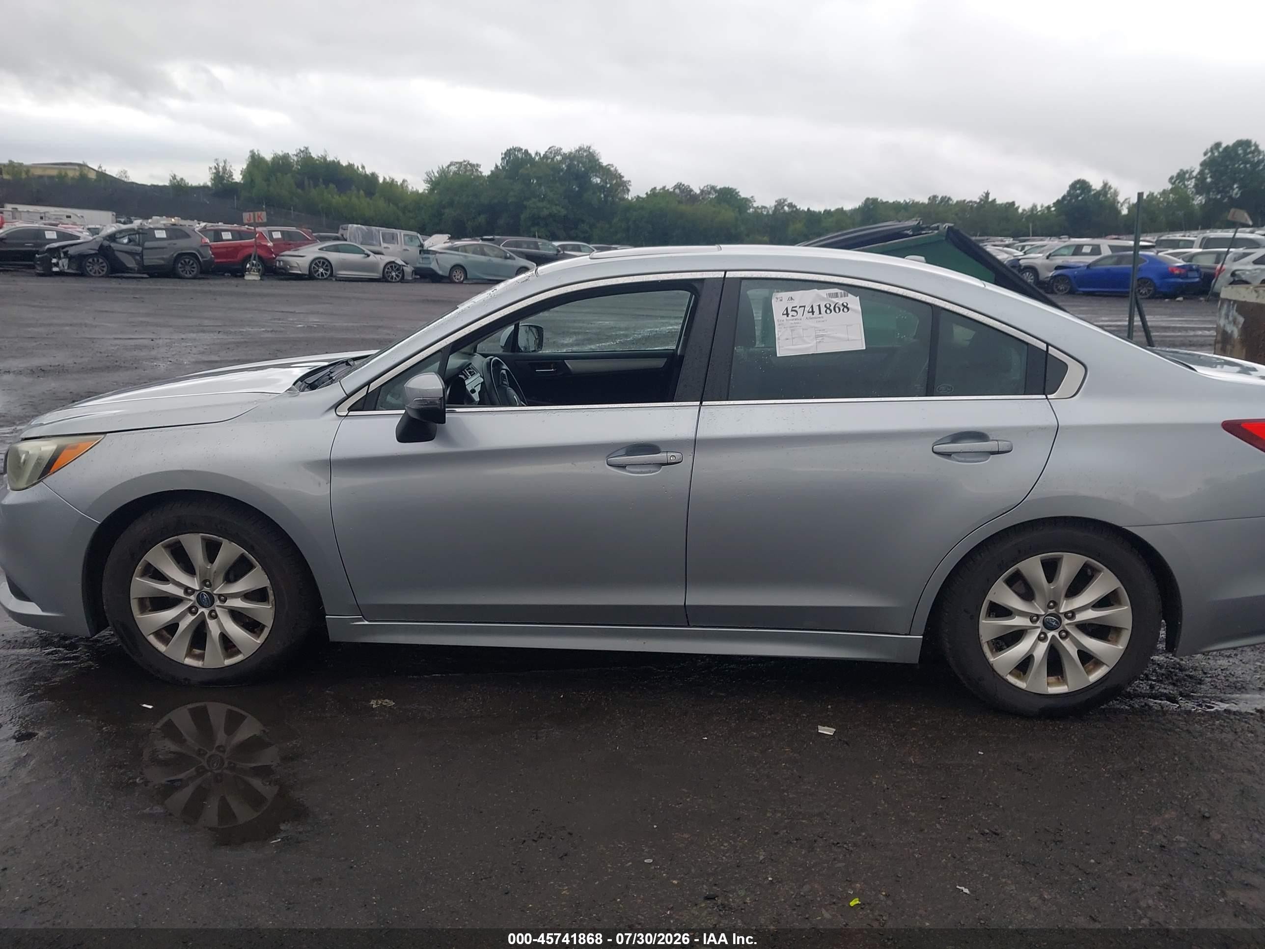2015 Subaru Legacy 2.5i Premium Silver vin: 4S3BNAH64F3017464