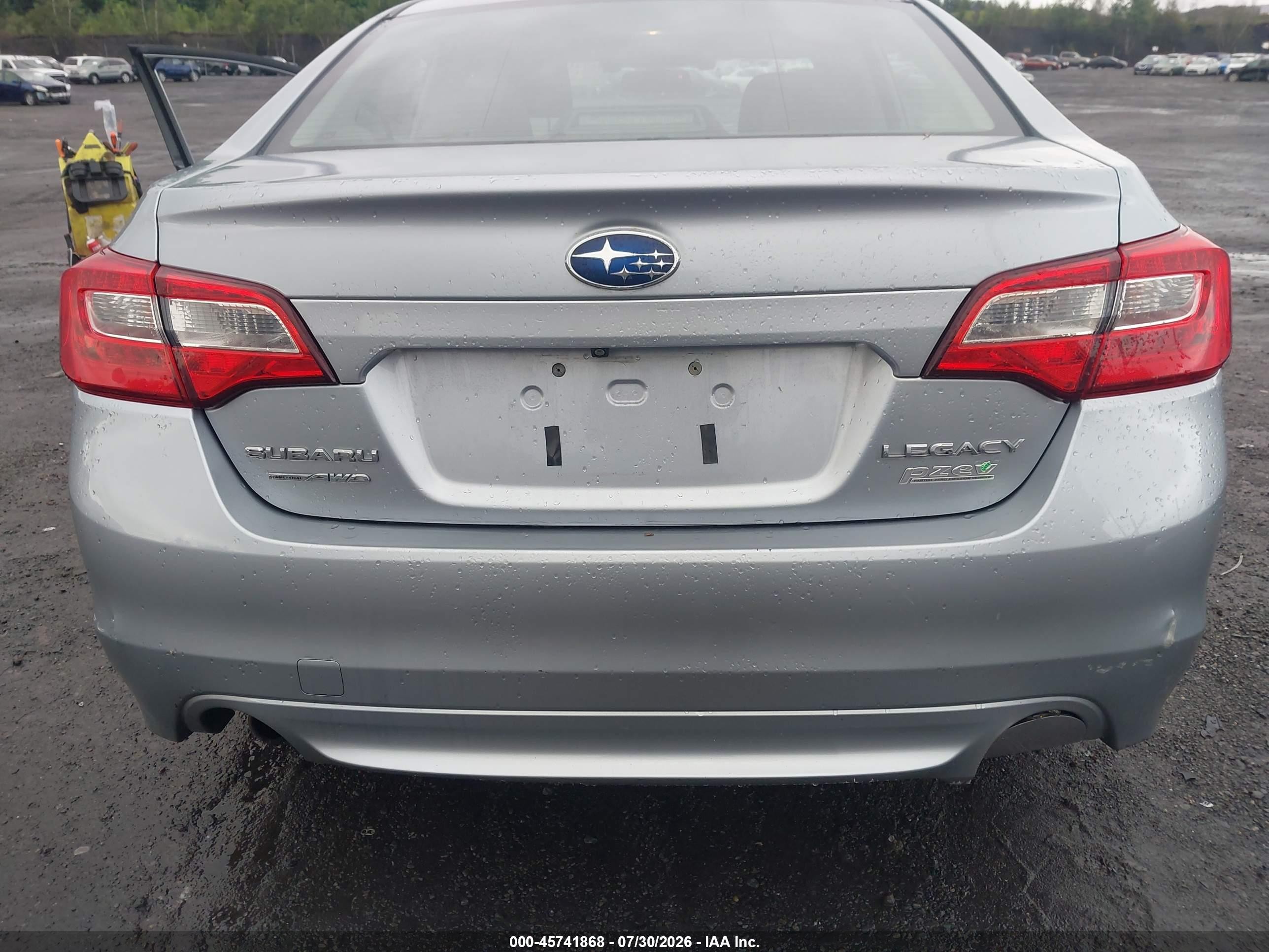 2015 Subaru Legacy 2.5i Premium Silver vin: 4S3BNAH64F3017464