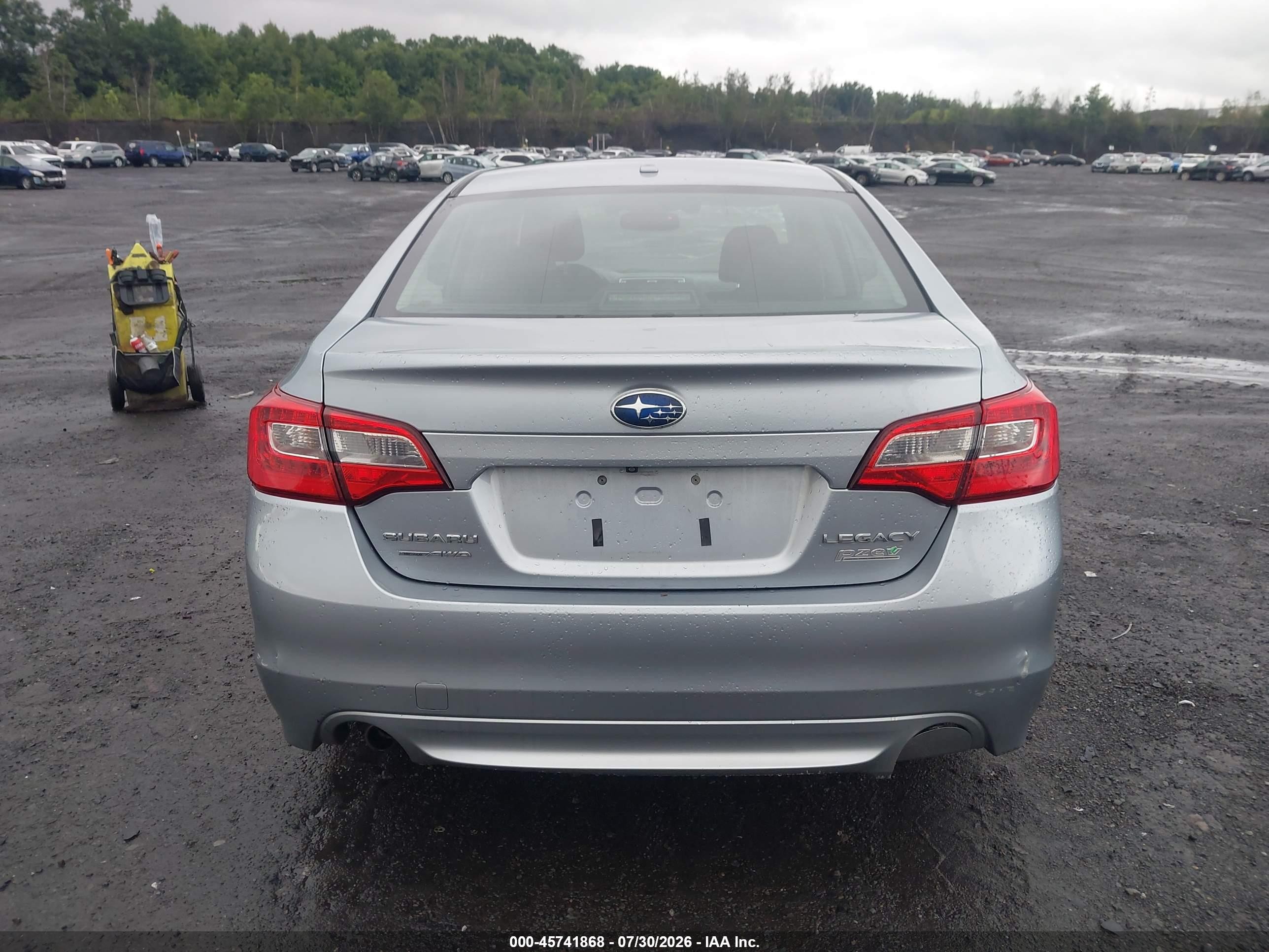 2015 Subaru Legacy 2.5i Premium Silver vin: 4S3BNAH64F3017464