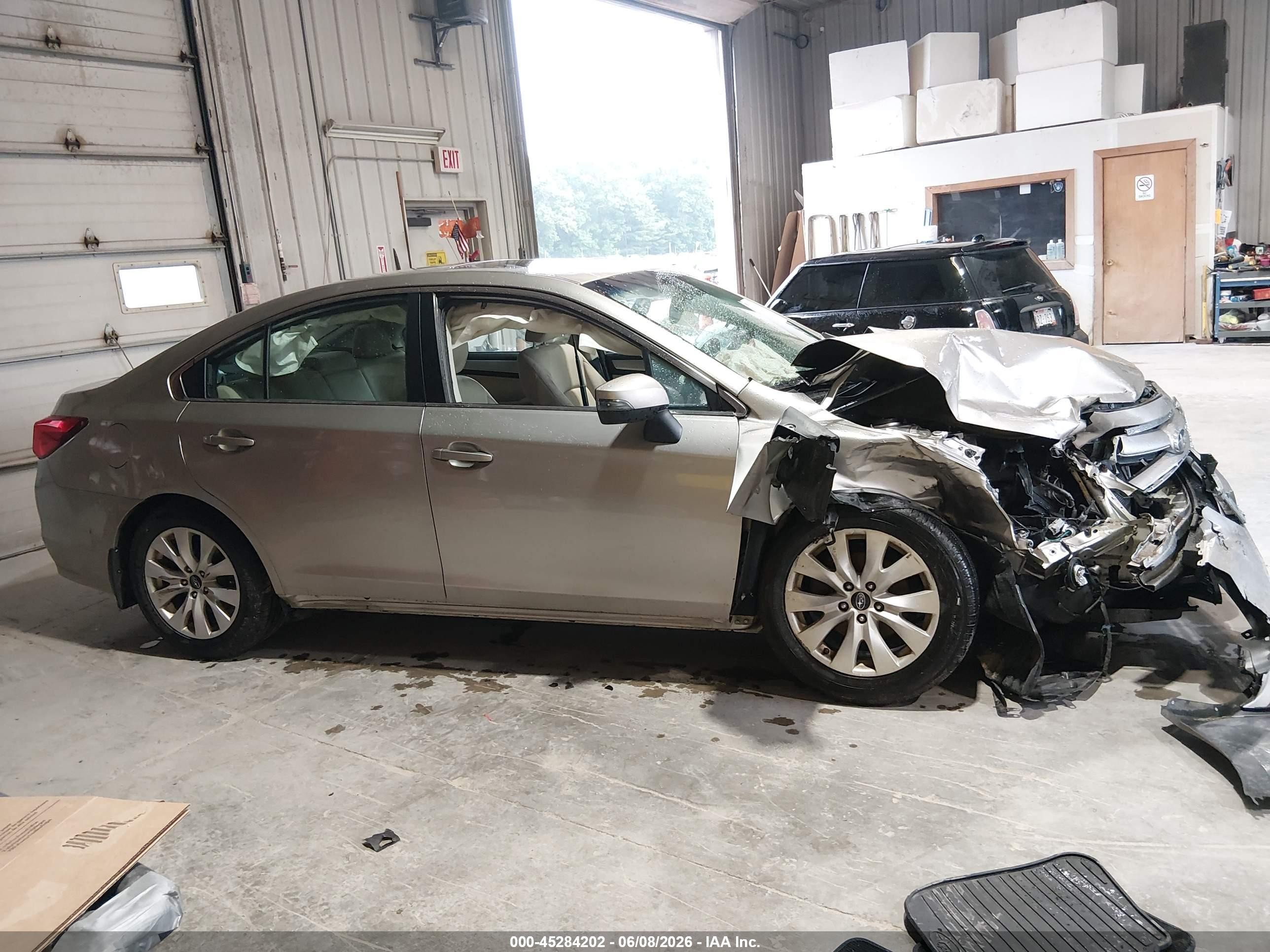 2015 Subaru Legacy 2.5i Premium Beige vin: 4S3BNAH66F3048313