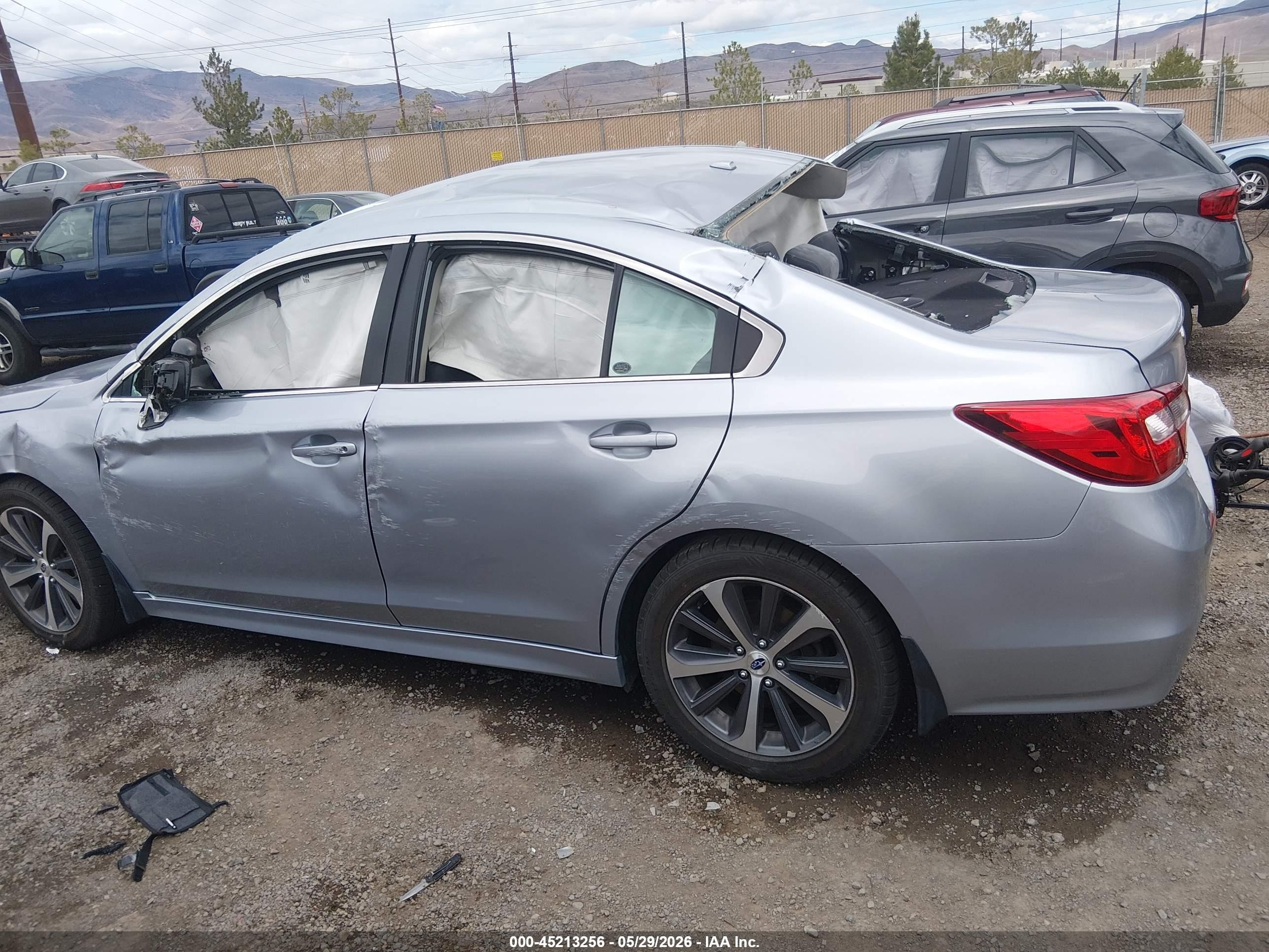 2015 Subaru Legacy 2.5i Limited Silver vin: 4S3BNAJ60F3020369
