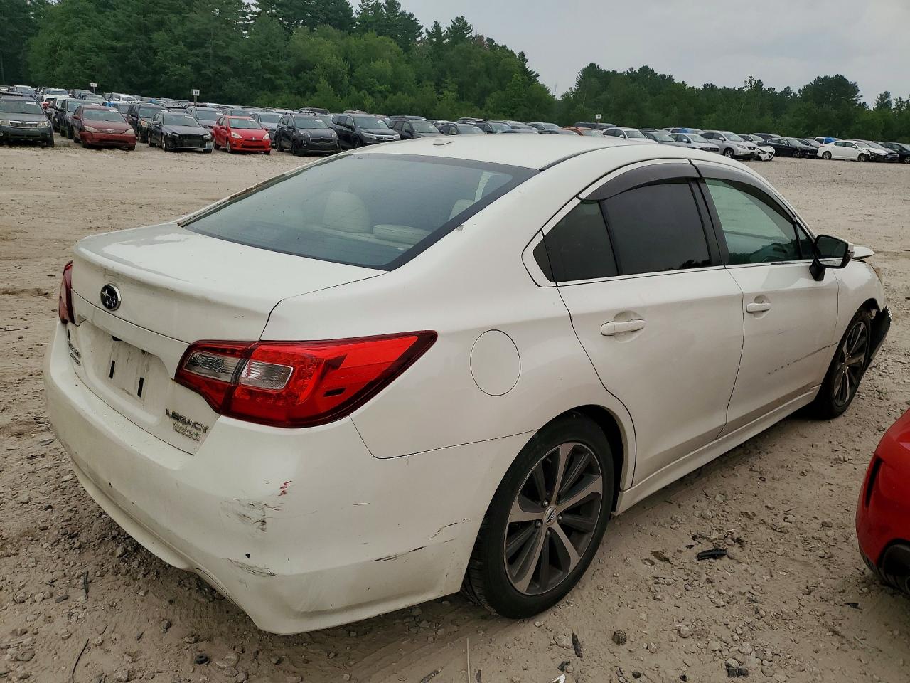 2015 Subaru Legacy 2.5i Limited White vin: 4S3BNAJ66F3020425