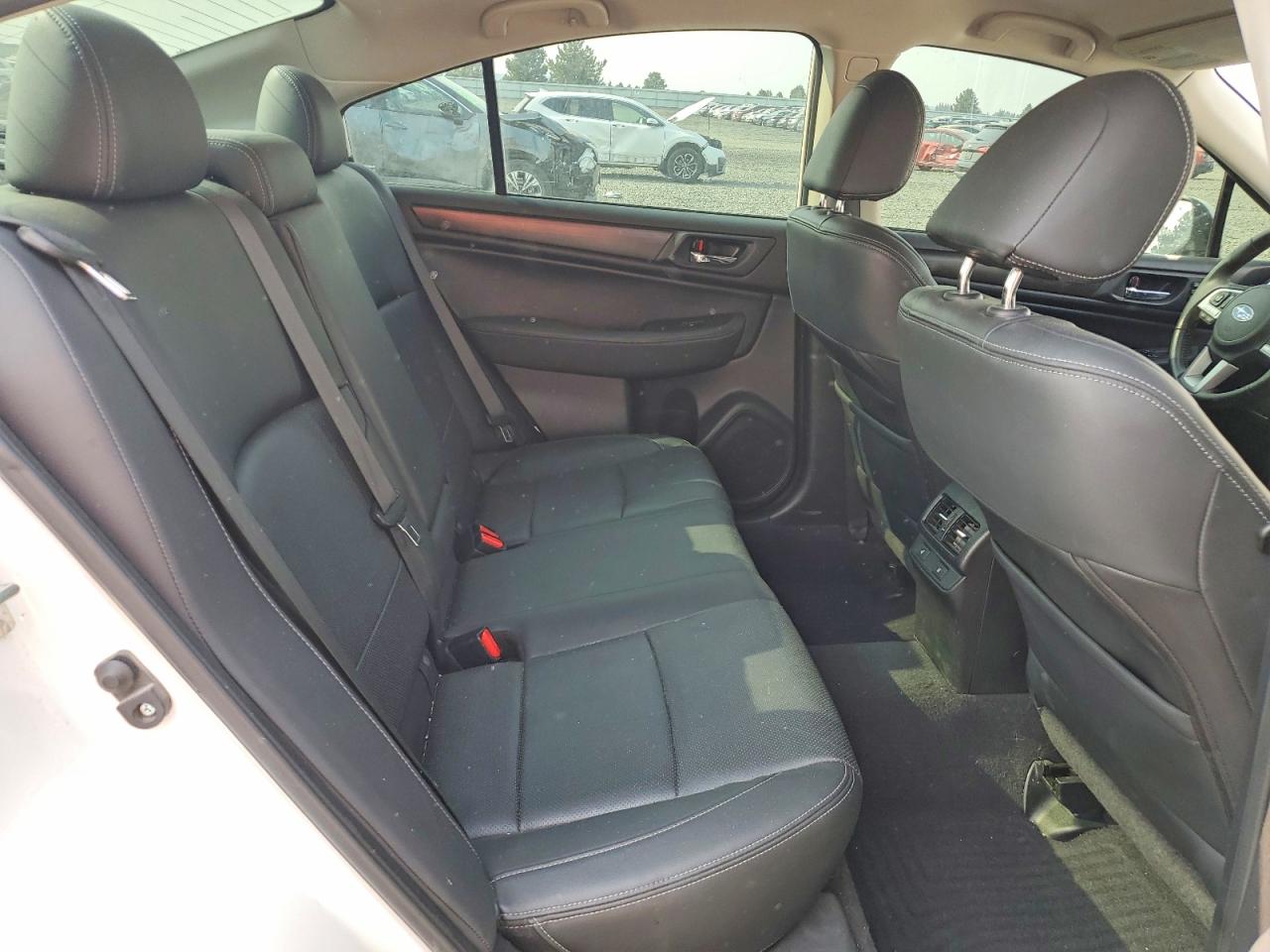 2015 Subaru Legacy 2.5i Limited White vin: 4S3BNAJ66F3037287