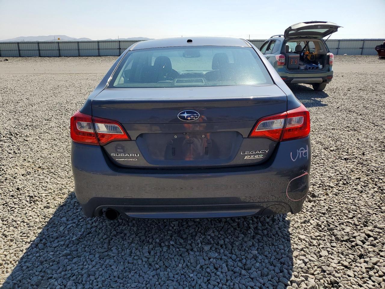 2015 Subaru Legacy 2.5i Limited Charcoal vin: 4S3BNAL62F3028101