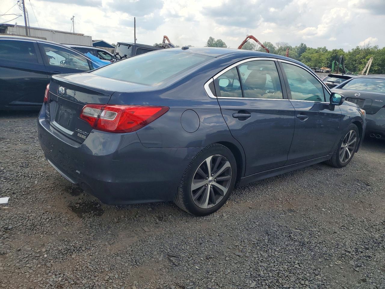 2015 Subaru Legacy 2.5i Limited Gray vin: 4S3BNAL65F3004617