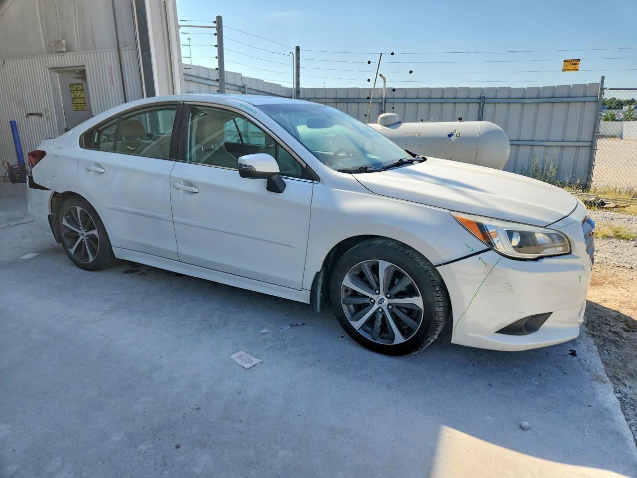 2015 Subaru Legacy 2.5i Limited White vin: 4S3BNAL66F3010281
