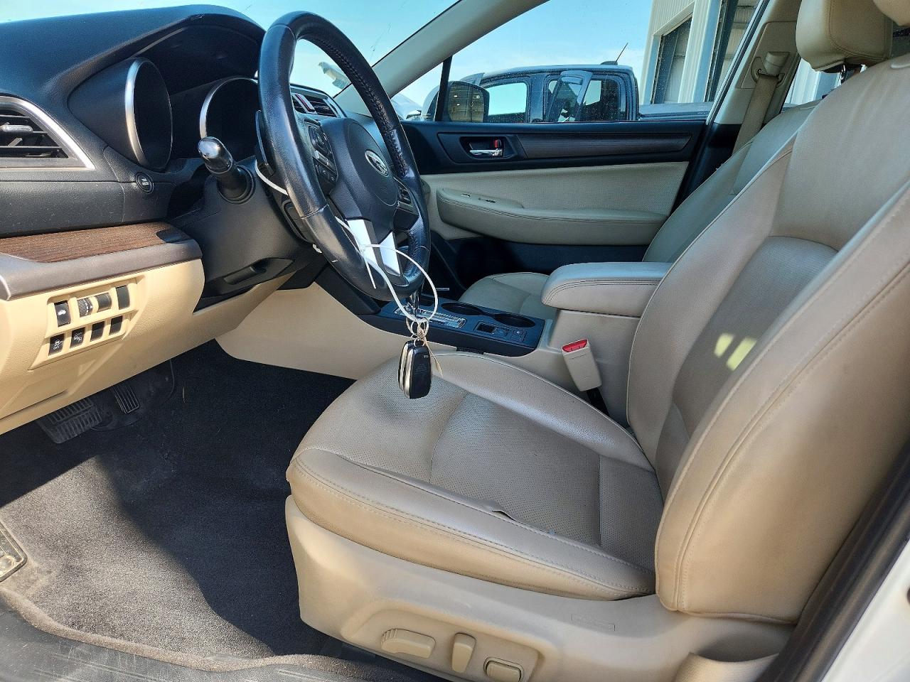 2015 Subaru Legacy 2.5i Limited White vin: 4S3BNAL66F3010281