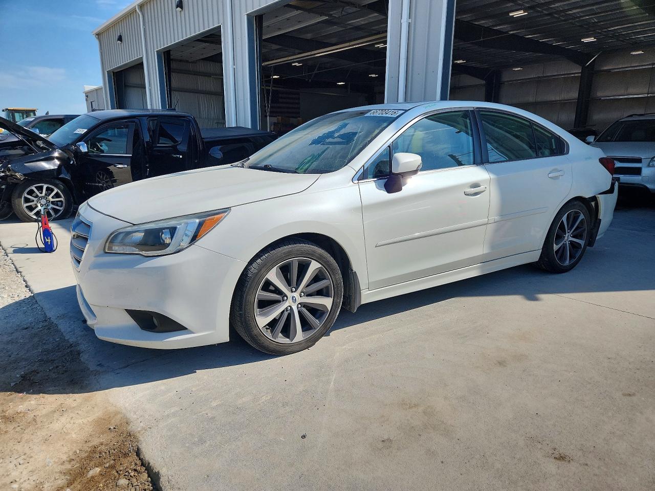 2015 Subaru Legacy 2.5i Limited White vin: 4S3BNAL66F3010281