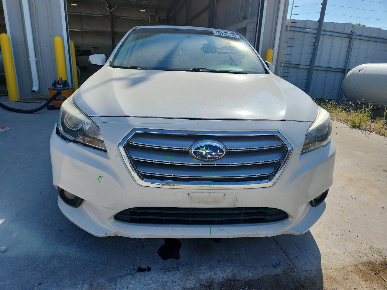 2015 Subaru Legacy 2.5i Limited White vin: 4S3BNAL66F3010281