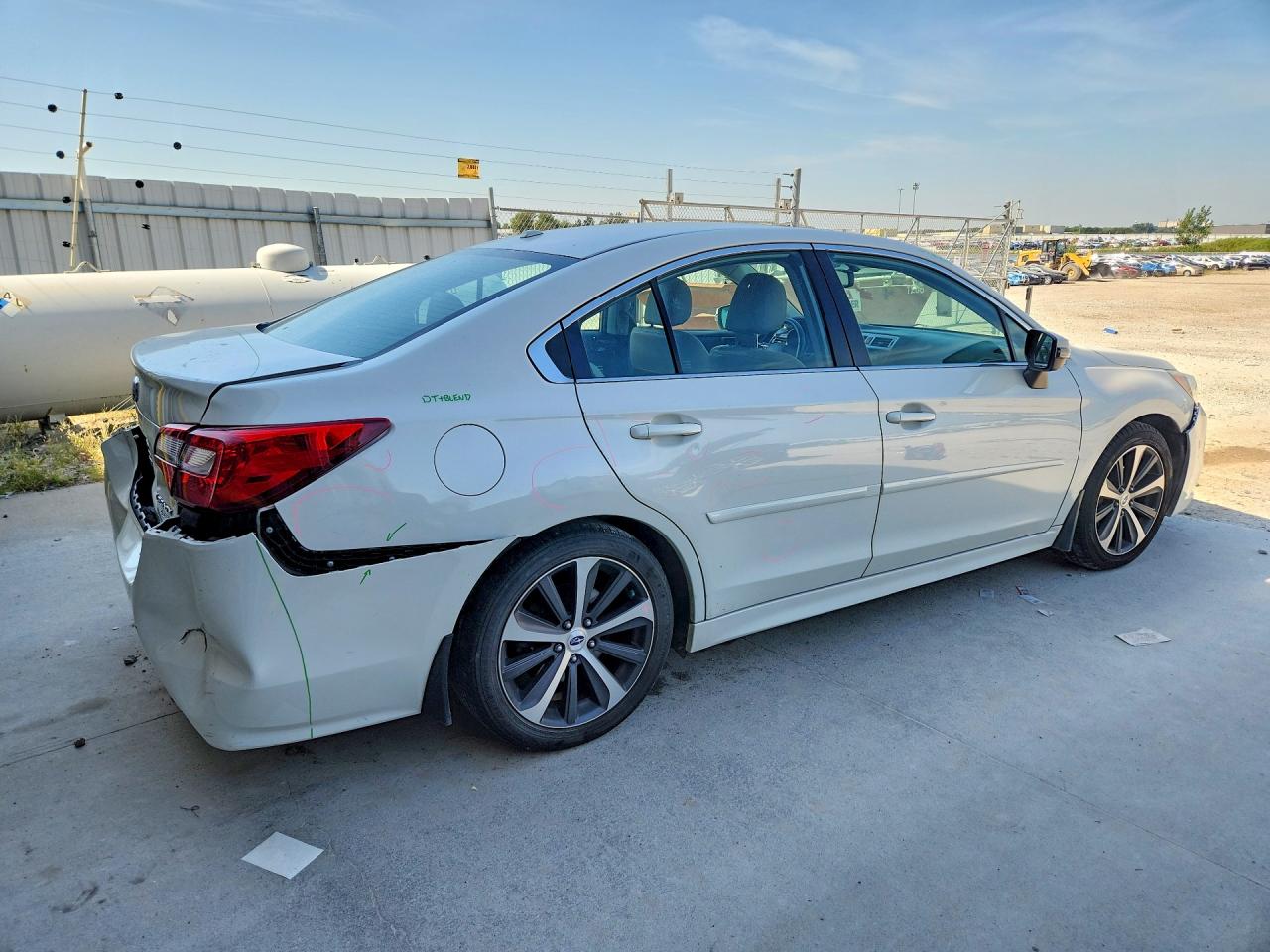 2015 Subaru Legacy 2.5i Limited White vin: 4S3BNAL66F3010281