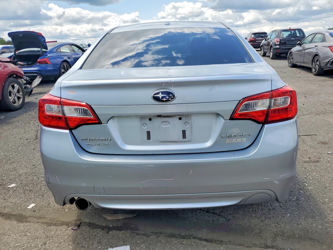 2015 Subaru Legacy 2.5i Limited Silver vin: 4S3BNAL67F3065838