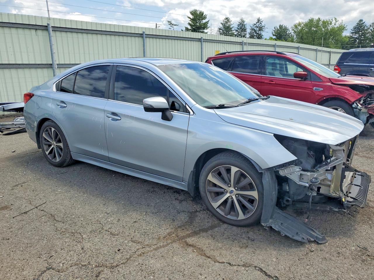 2015 Subaru Legacy 2.5i Limited Silver vin: 4S3BNAL67F3065838