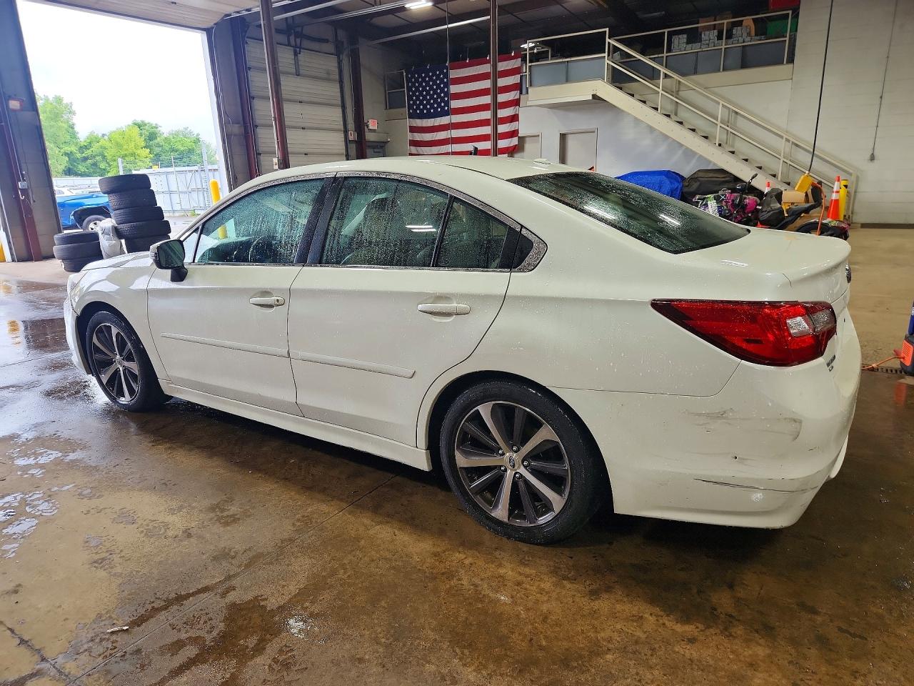 2015 Subaru Legacy 2.5i Limited Белый vin: 4S3BNAL68F3057960