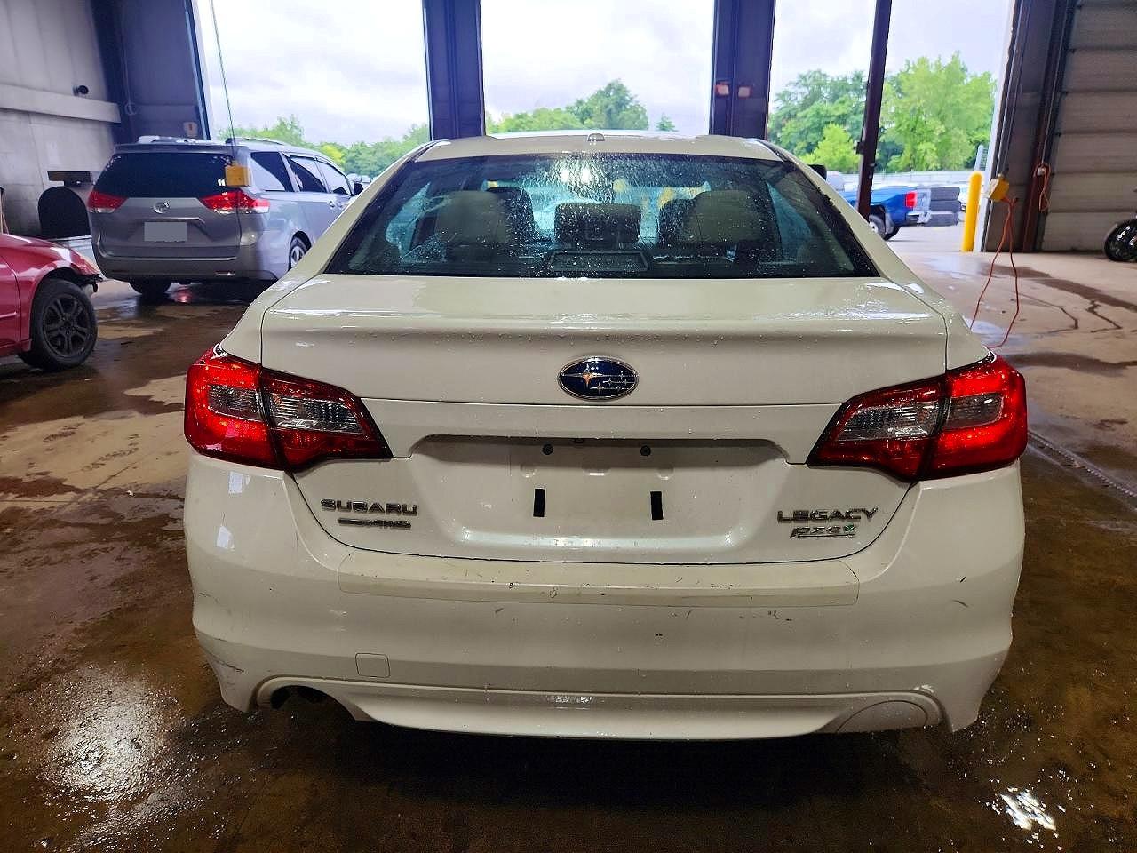 2015 Subaru Legacy 2.5i Limited Белый vin: 4S3BNAL68F3057960