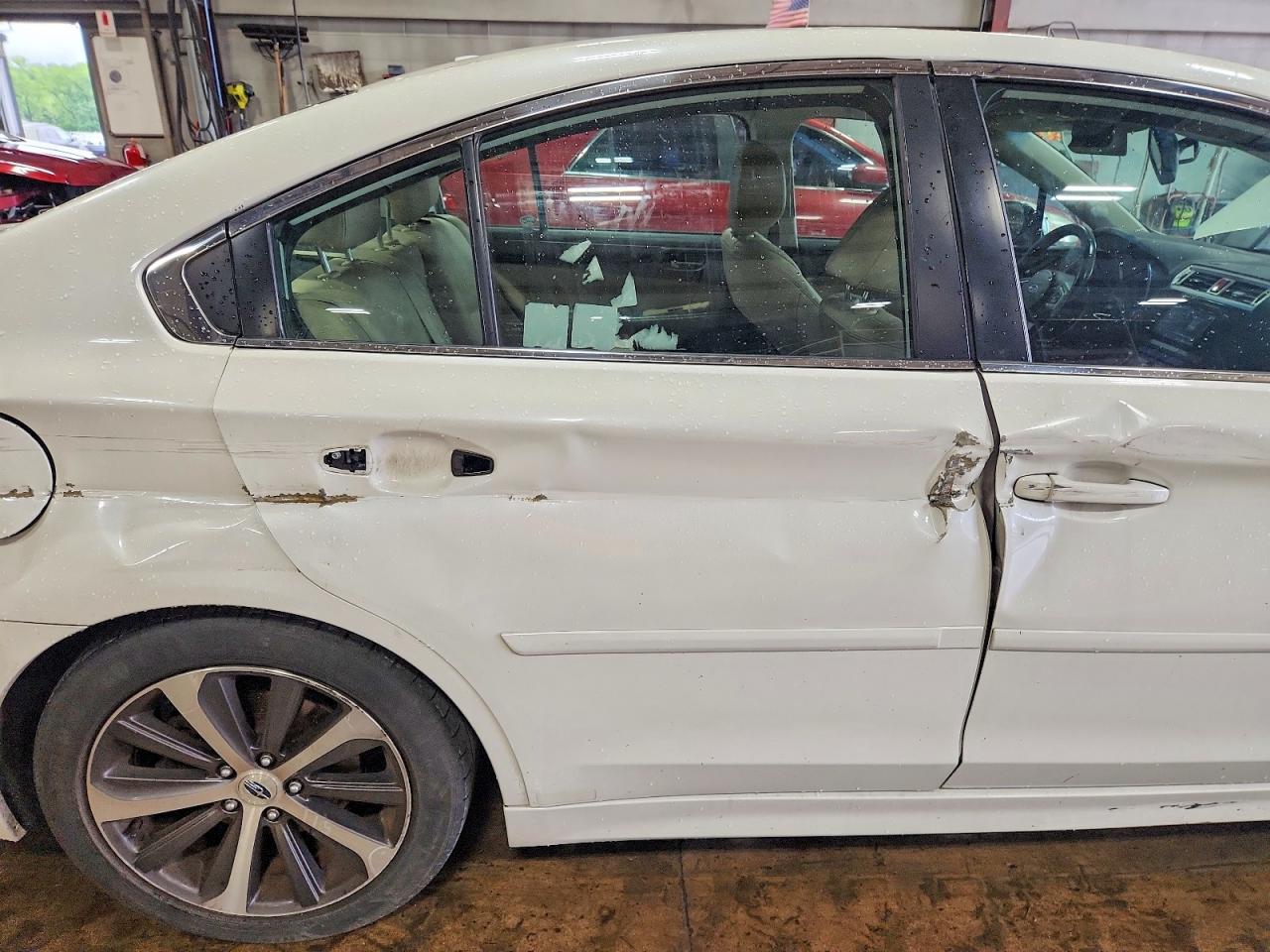 2015 Subaru Legacy 2.5i Limited Белый vin: 4S3BNAL68F3057960