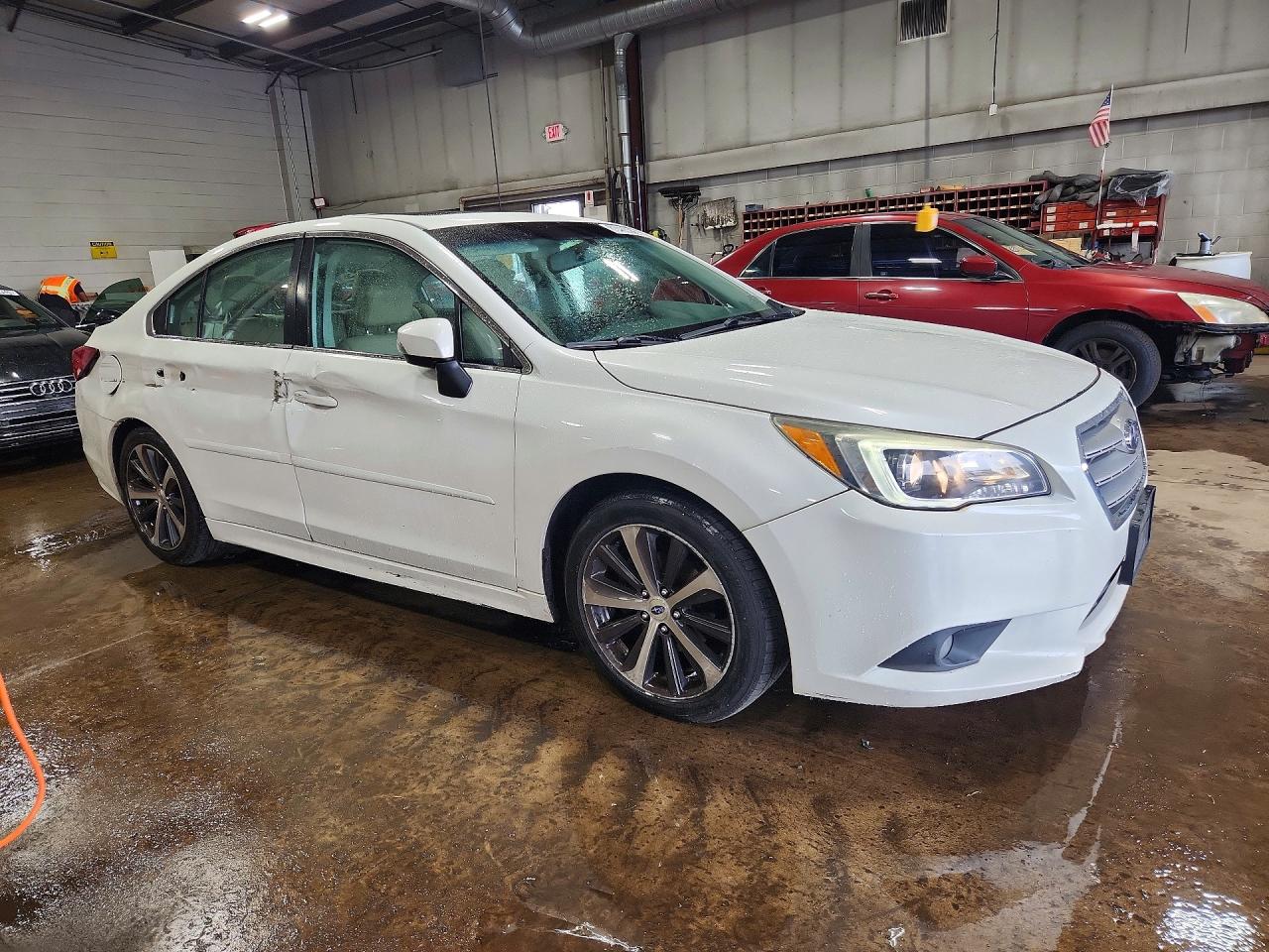 2015 Subaru Legacy 2.5i Limited Белый vin: 4S3BNAL68F3057960