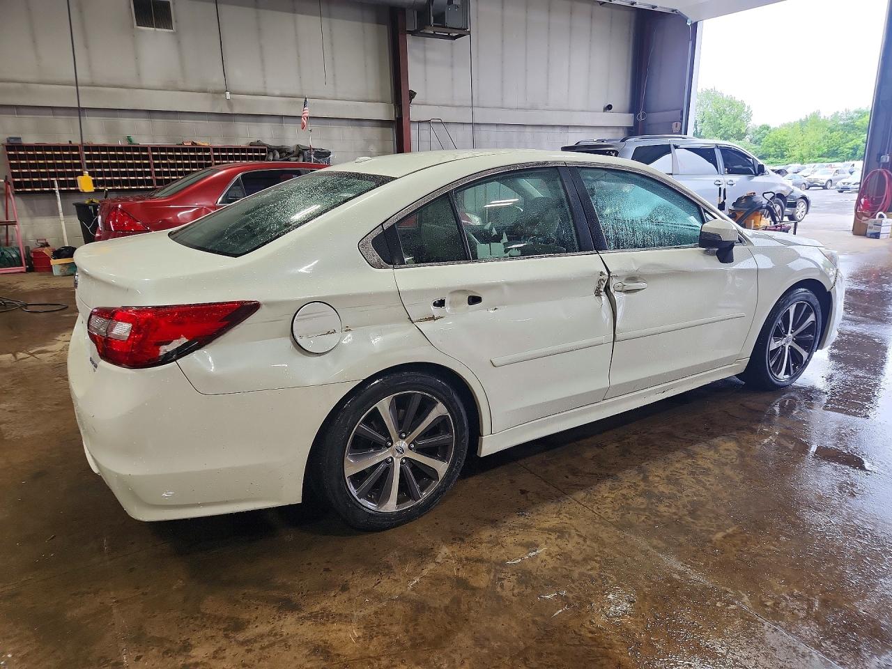 2015 Subaru Legacy 2.5i Limited Белый vin: 4S3BNAL68F3057960