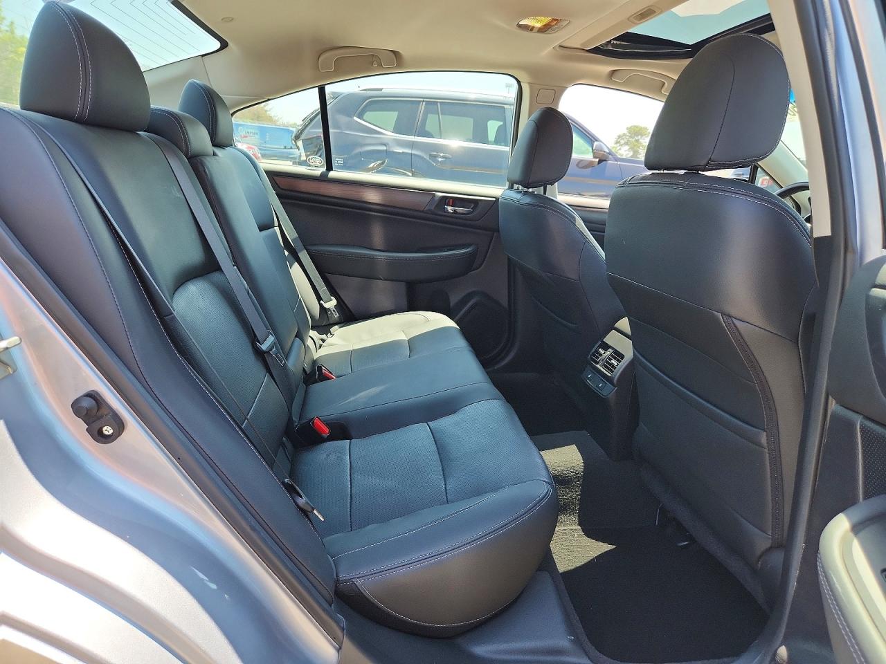 2015 Subaru Legacy 2.5i Limited Silver vin: 4S3BNAL69F3065338