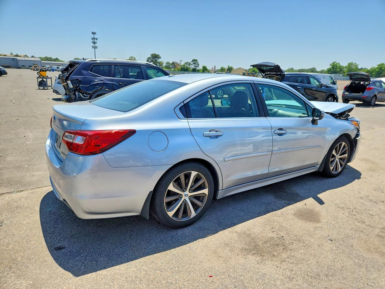 2015 Subaru Legacy 2.5i Limited Silver vin: 4S3BNAL69F3065338