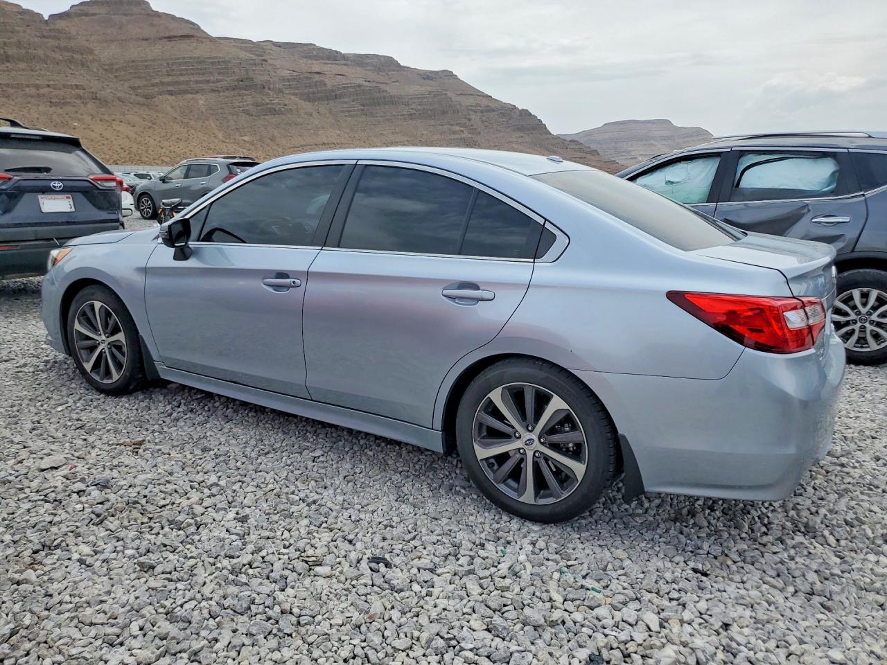 2015 Subaru Legacy 2.5i Limited Серебряный vin: 4S3BNAL6XF3063565