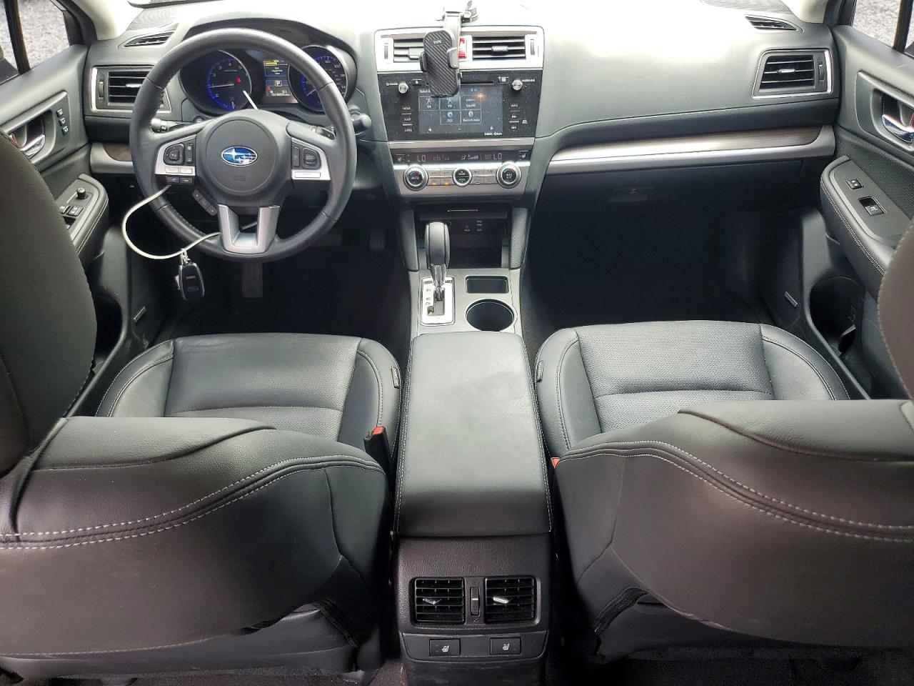2015 Subaru Legacy 2.5i Limited Серебряный vin: 4S3BNAL6XF3063565