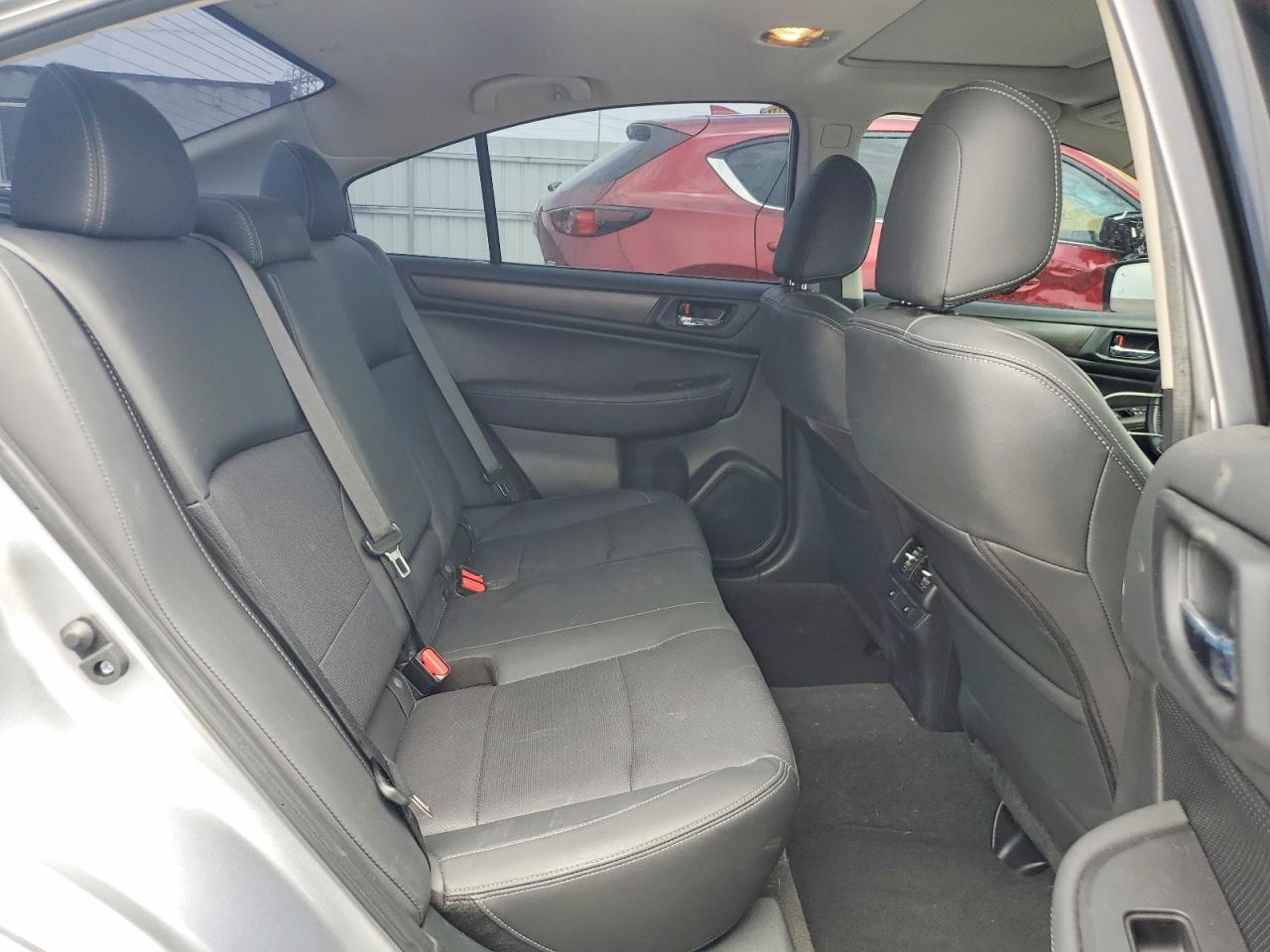 2015 Subaru Legacy 2.5i Limited Серебряный vin: 4S3BNAL6XF3063565