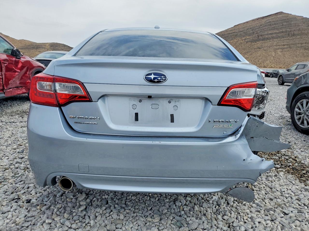2015 Subaru Legacy 2.5i Limited Серебряный vin: 4S3BNAL6XF3063565