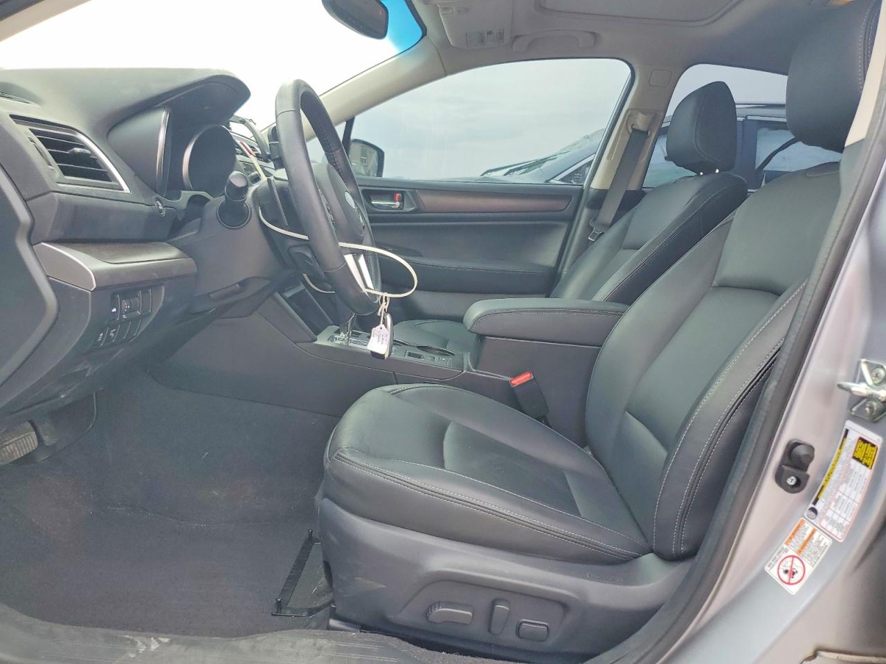 2015 Subaru Legacy 2.5i Limited Серебряный vin: 4S3BNAL6XF3063565