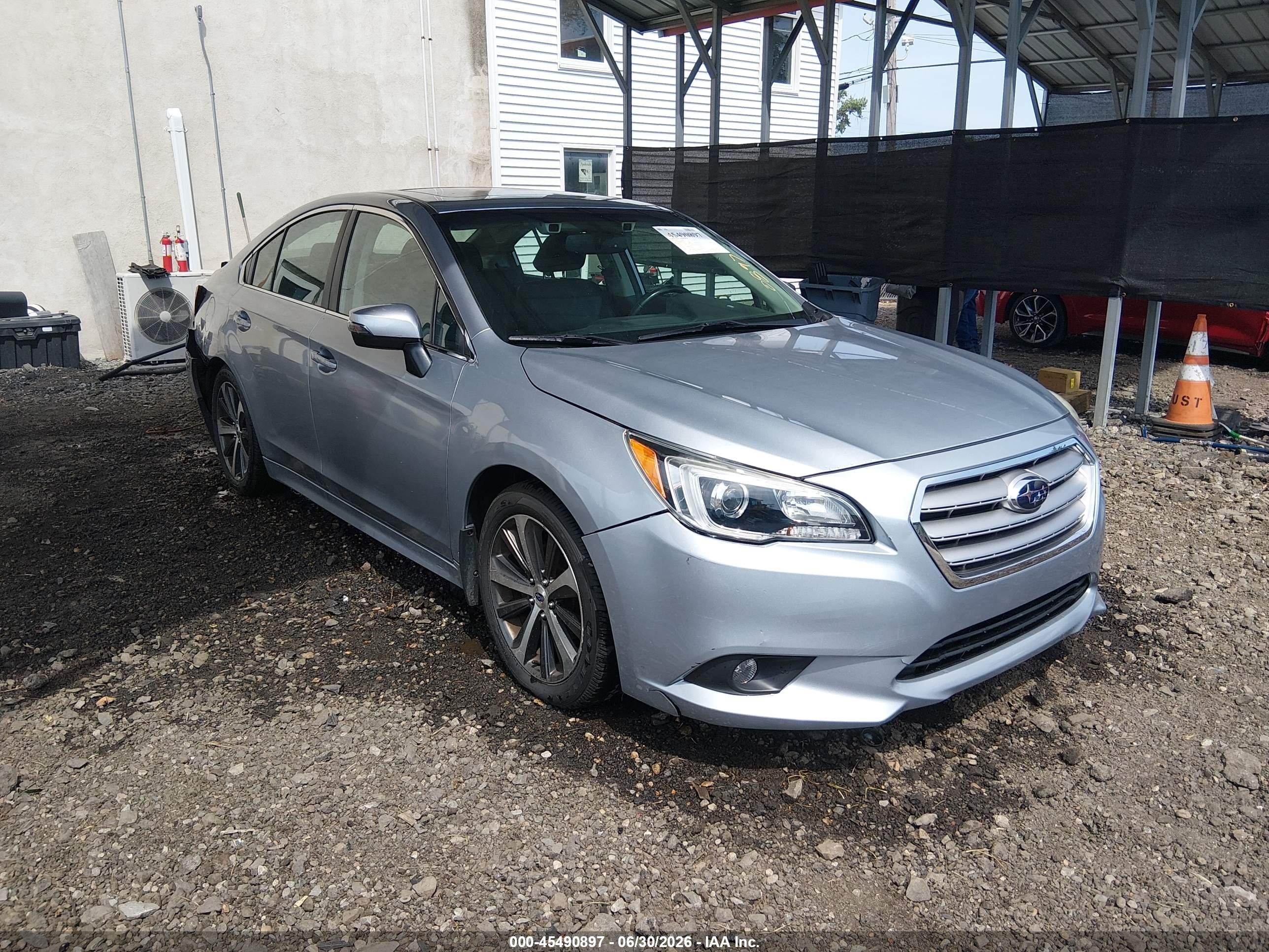 2015 Subaru Legacy 2.5i Limited Silver vin: 4S3BNAN60F3039725