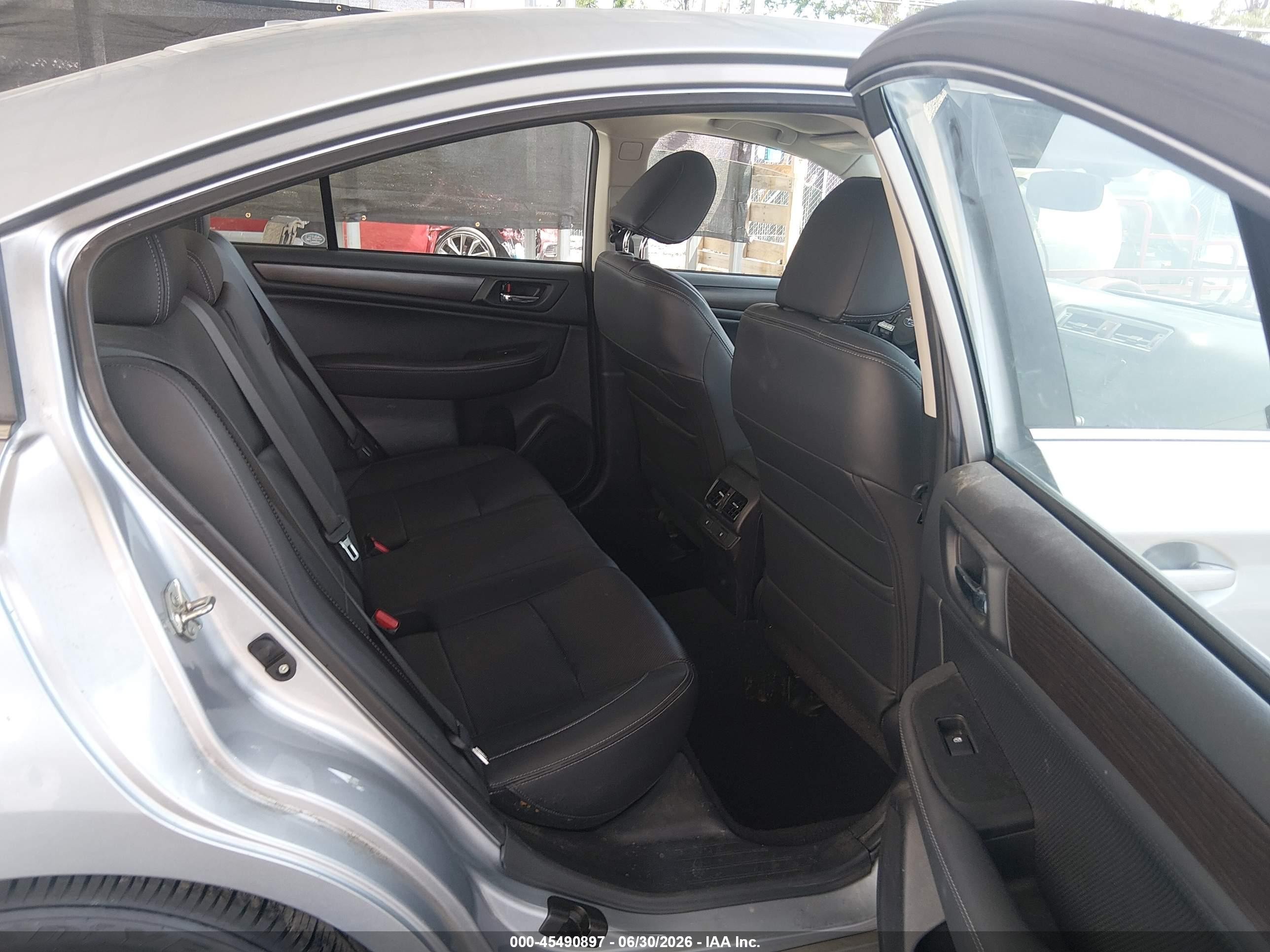 2015 Subaru Legacy 2.5i Limited Silver vin: 4S3BNAN60F3039725
