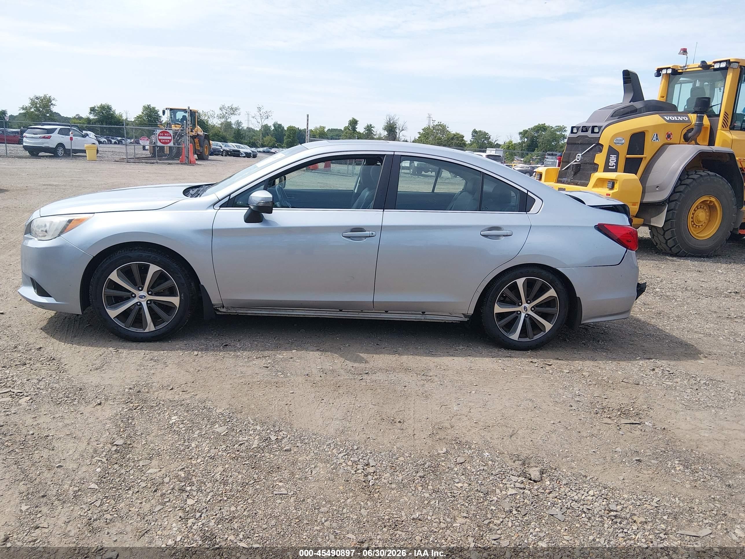 2015 Subaru Legacy 2.5i Limited Silver vin: 4S3BNAN60F3039725