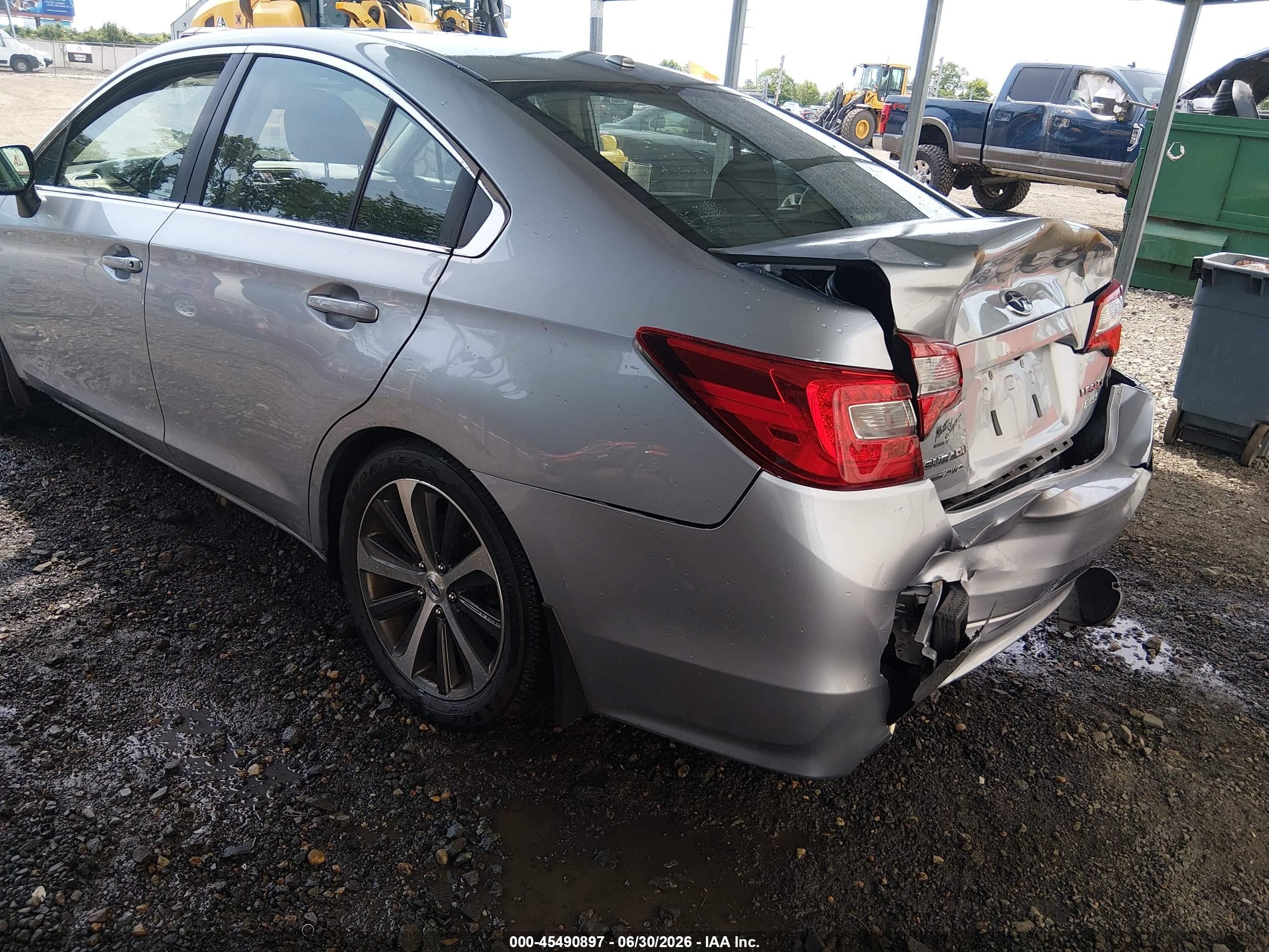 2015 Subaru Legacy 2.5i Limited Silver vin: 4S3BNAN60F3039725